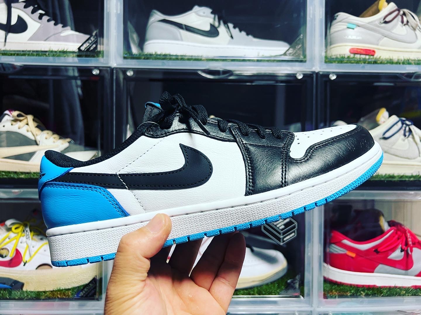 Jordan 1 Retro Low OG Black and Dark Powder Blue, (W) Jordan 1 Retro Low OG Black and Dark Powder Blue 착용 스타일 - 1