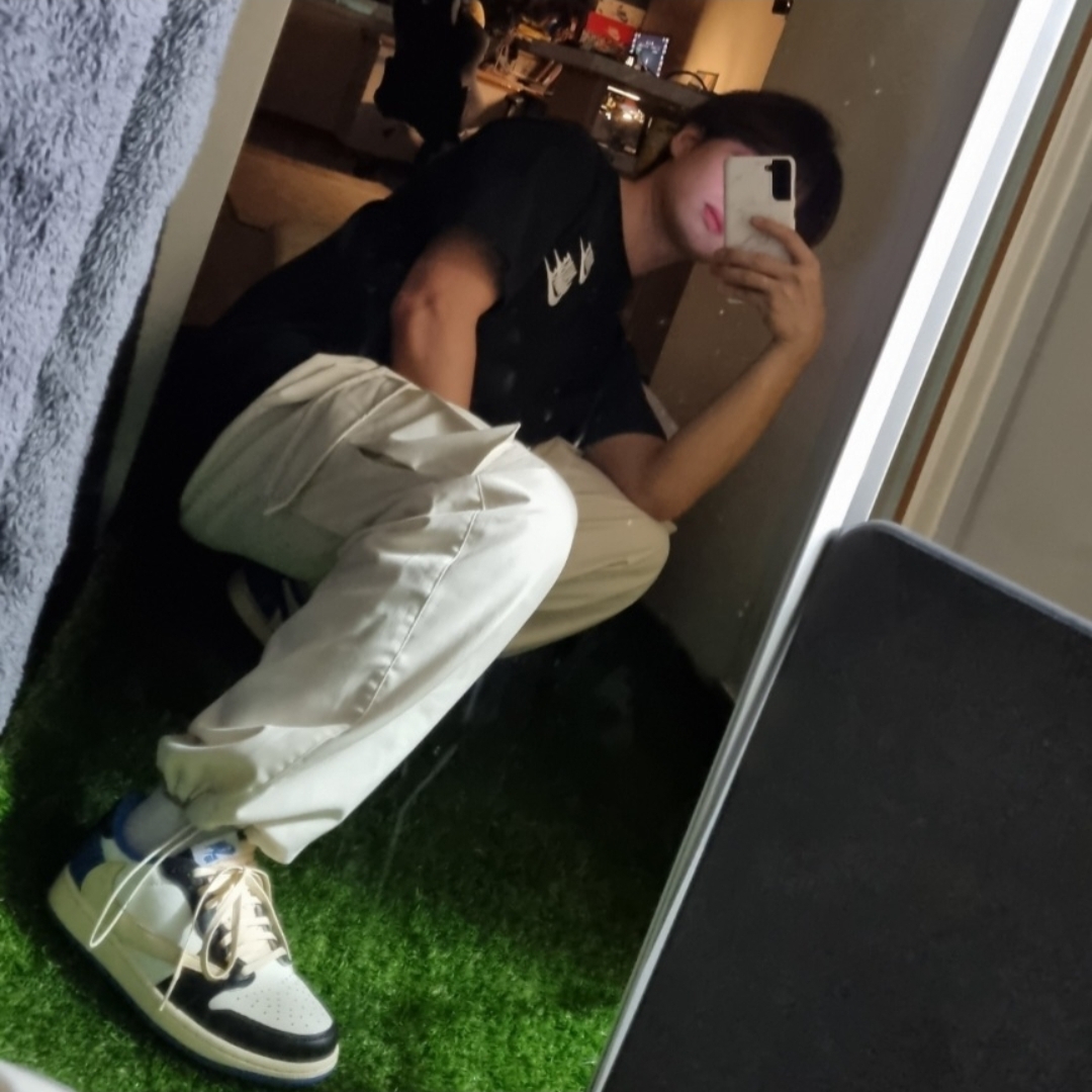 Jordan 1 x Travis Scott x Fragment Retro Low OG SP Military Blue 착용 스타일 - 3