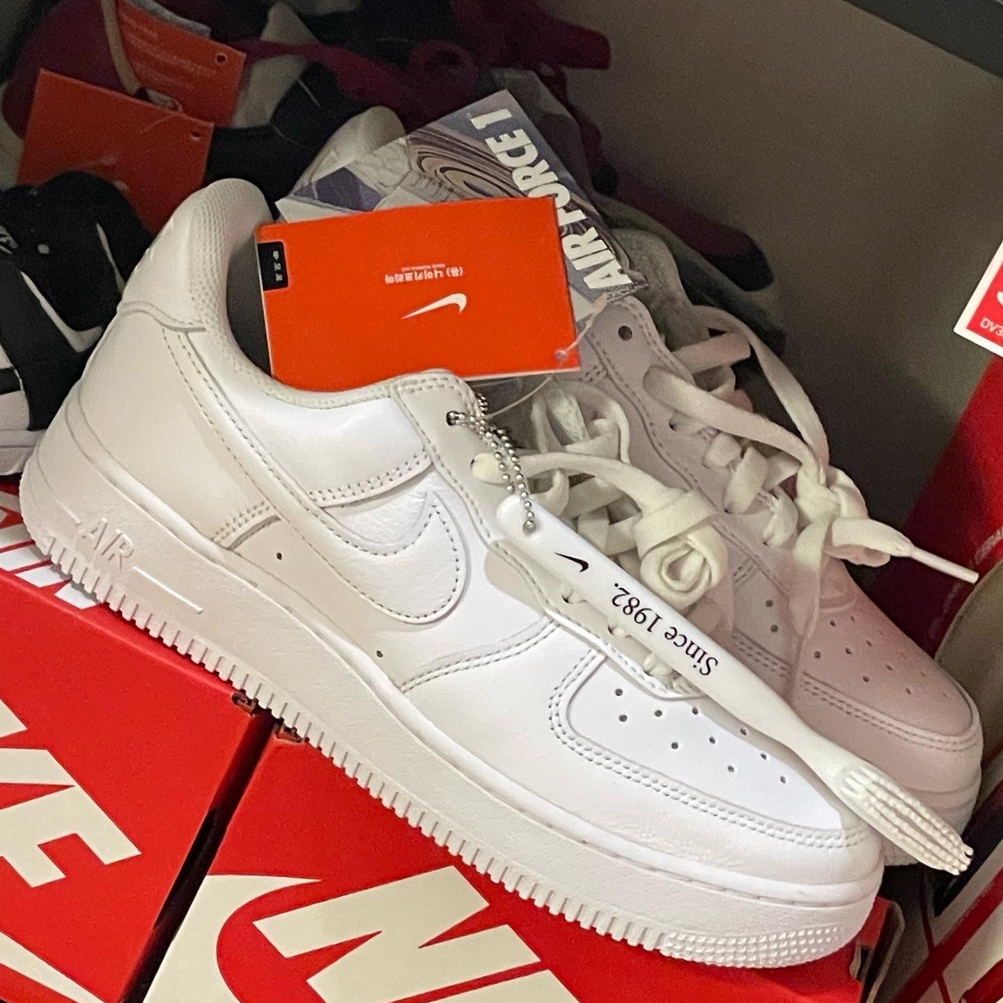 Nike Air Force 1 Low Retro Color of the Month White 착용 스타일 - 1