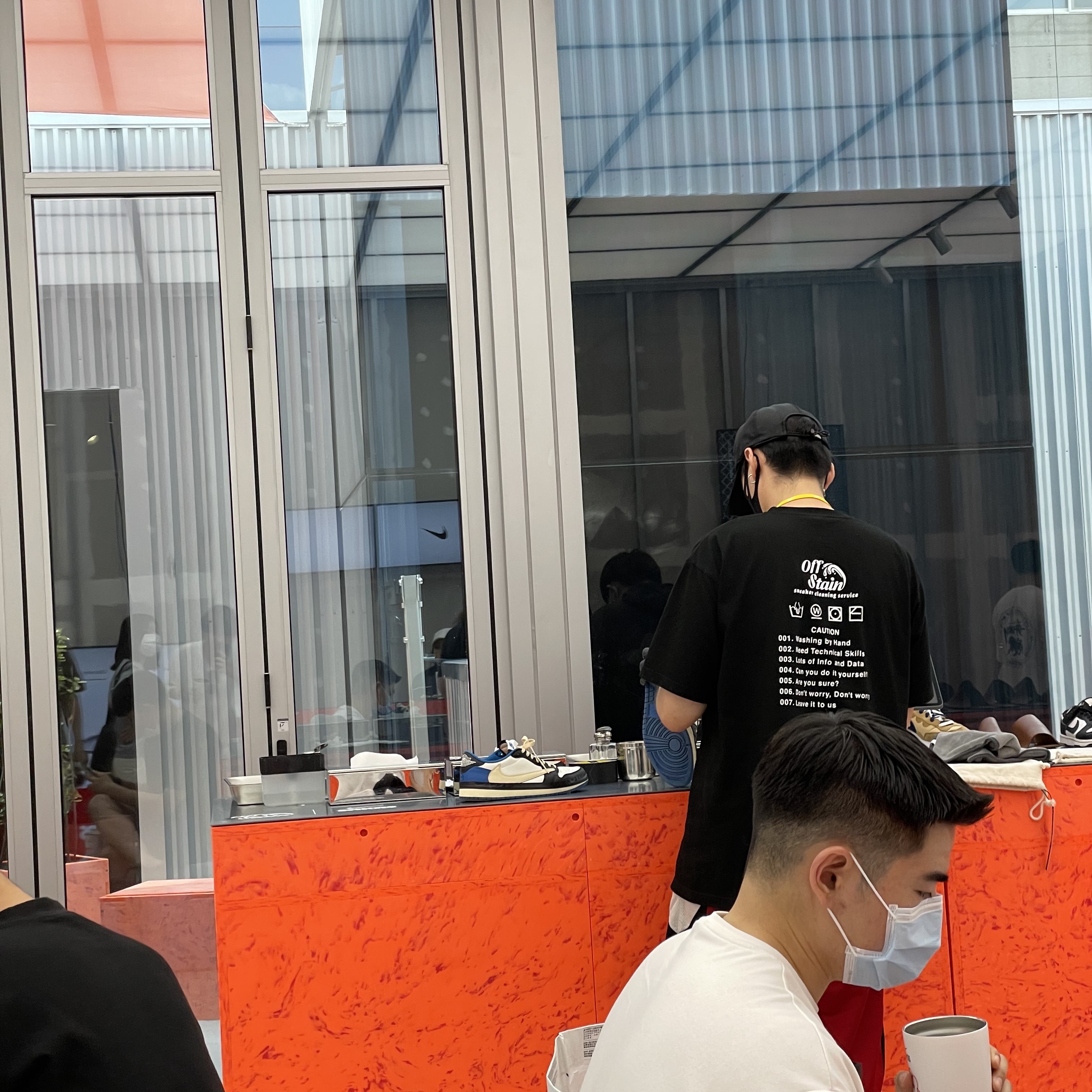 Jordan 1 x Travis Scott x Fragment Retro Low OG SP Military Blue, Stussy Basic Stussy T-Shirt White 2022 착용 스타일 - 2