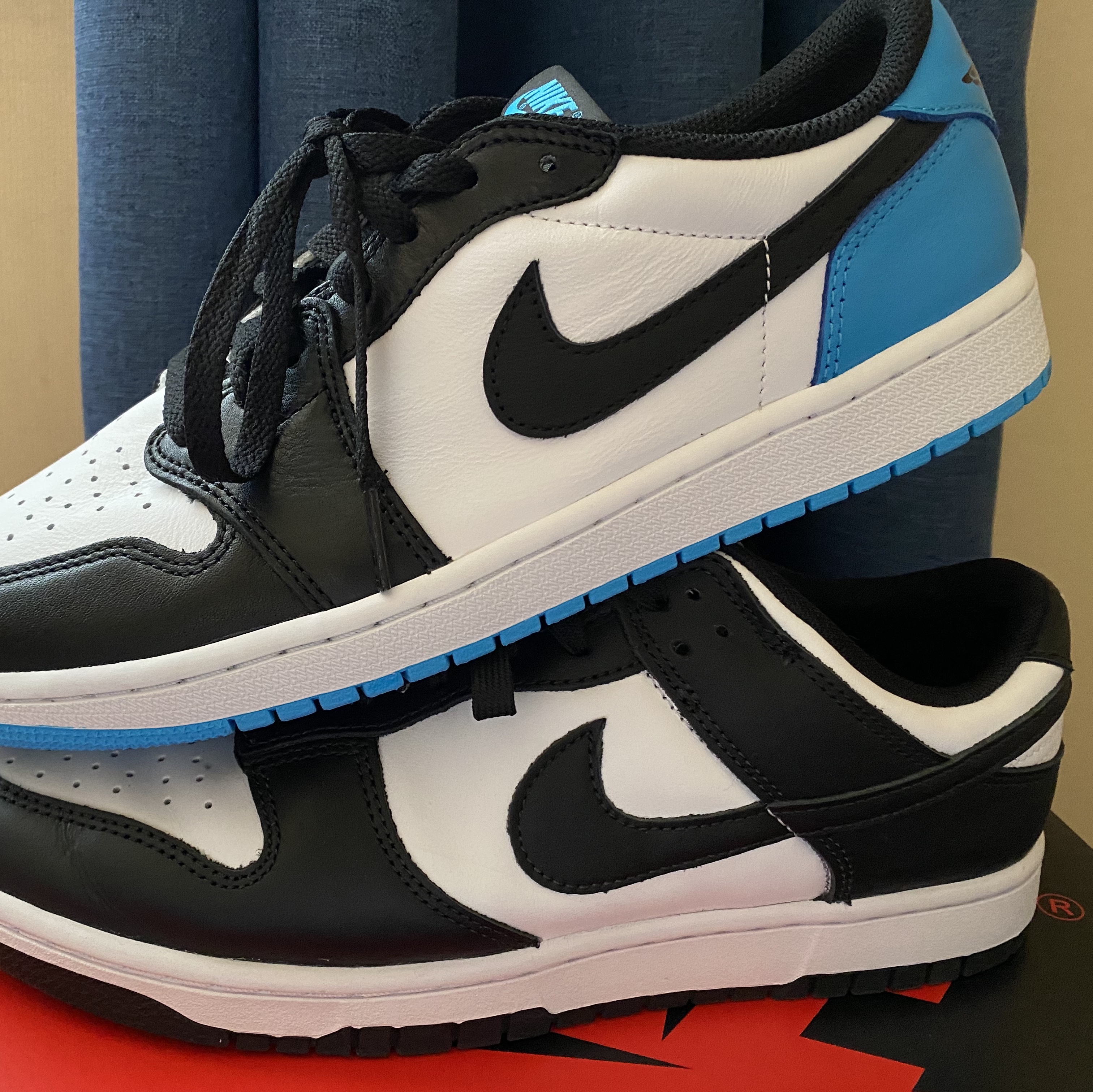 Jordan 1 Retro Low OG Black and Dark Powder Blue, Nike Dunk Low Retro Black 착용 스타일 - 2