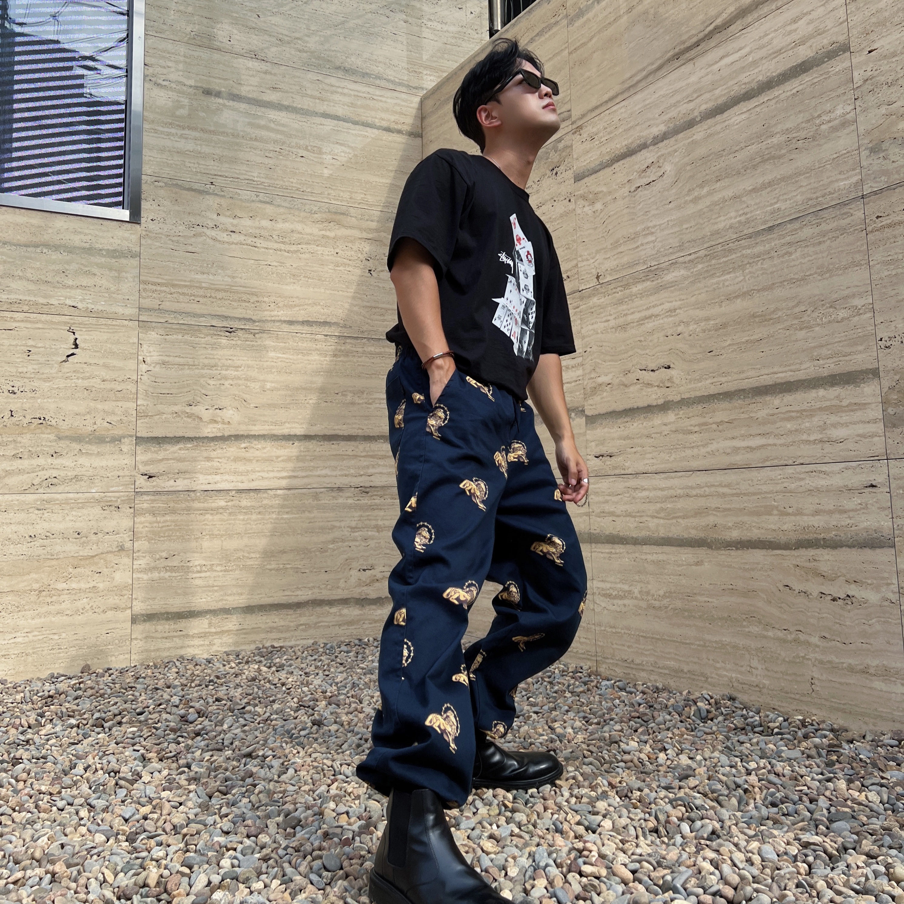 Stussy House Of Cards T-Shirt Black 착용 스타일