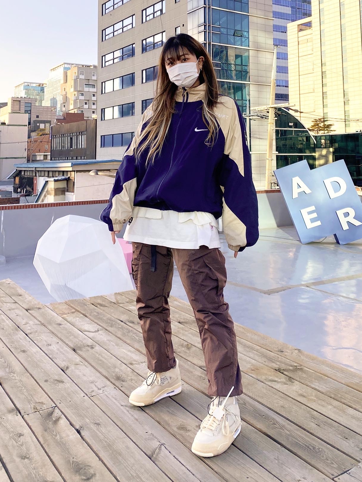 Nike x Cav Empt Track Jacket Navy, (W) Jordan 4 x Off-White Retro SP Sail 착용 스타일 - 2