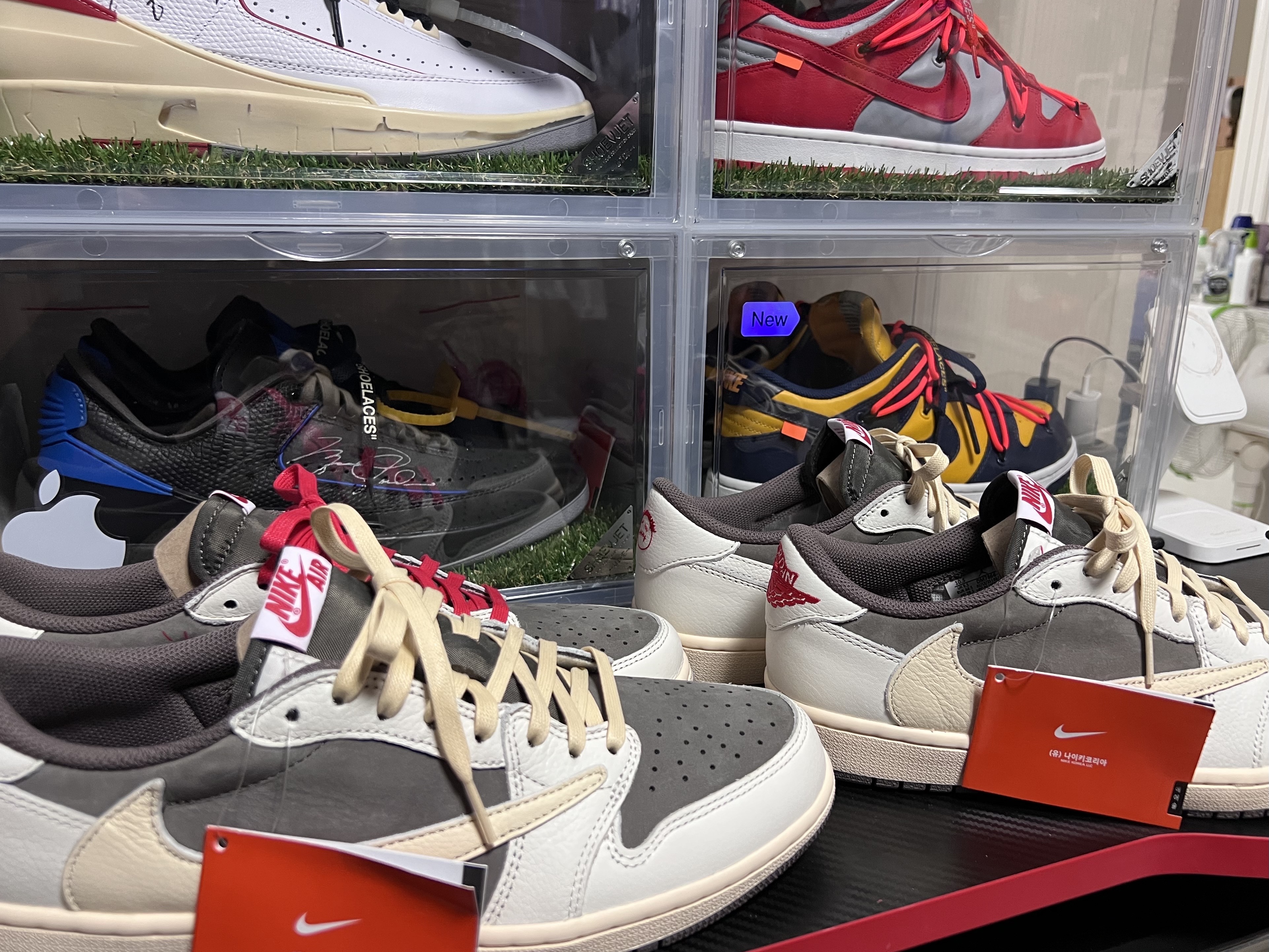 Jordan 1 x Travis Scott Retro Low OG SP Sail and Ridgerock 착용 스타일 - 4
