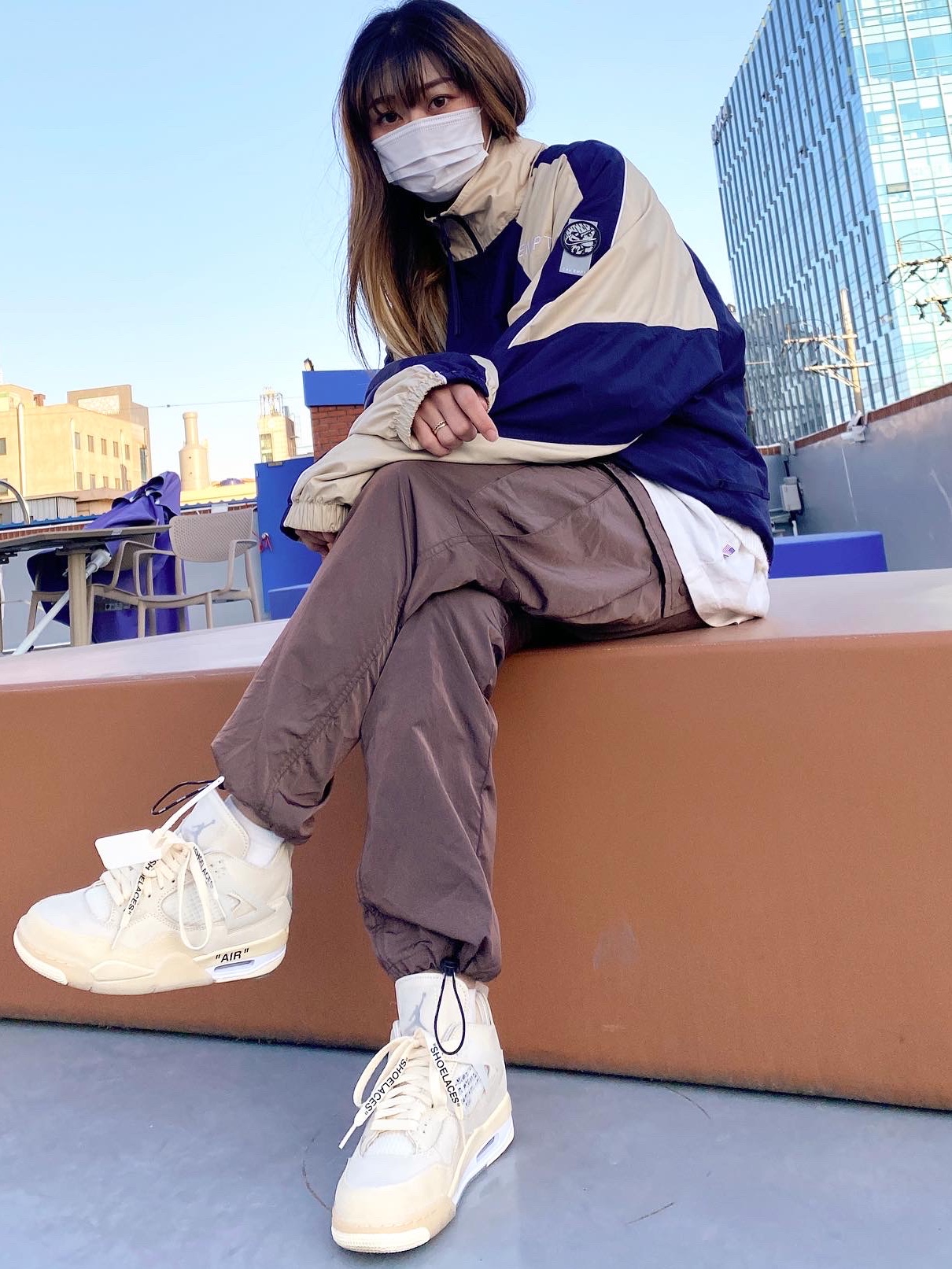 Nike x Cav Empt Track Jacket Navy, (W) Jordan 4 x Off-White Retro SP Sail 착용 스타일 - 1