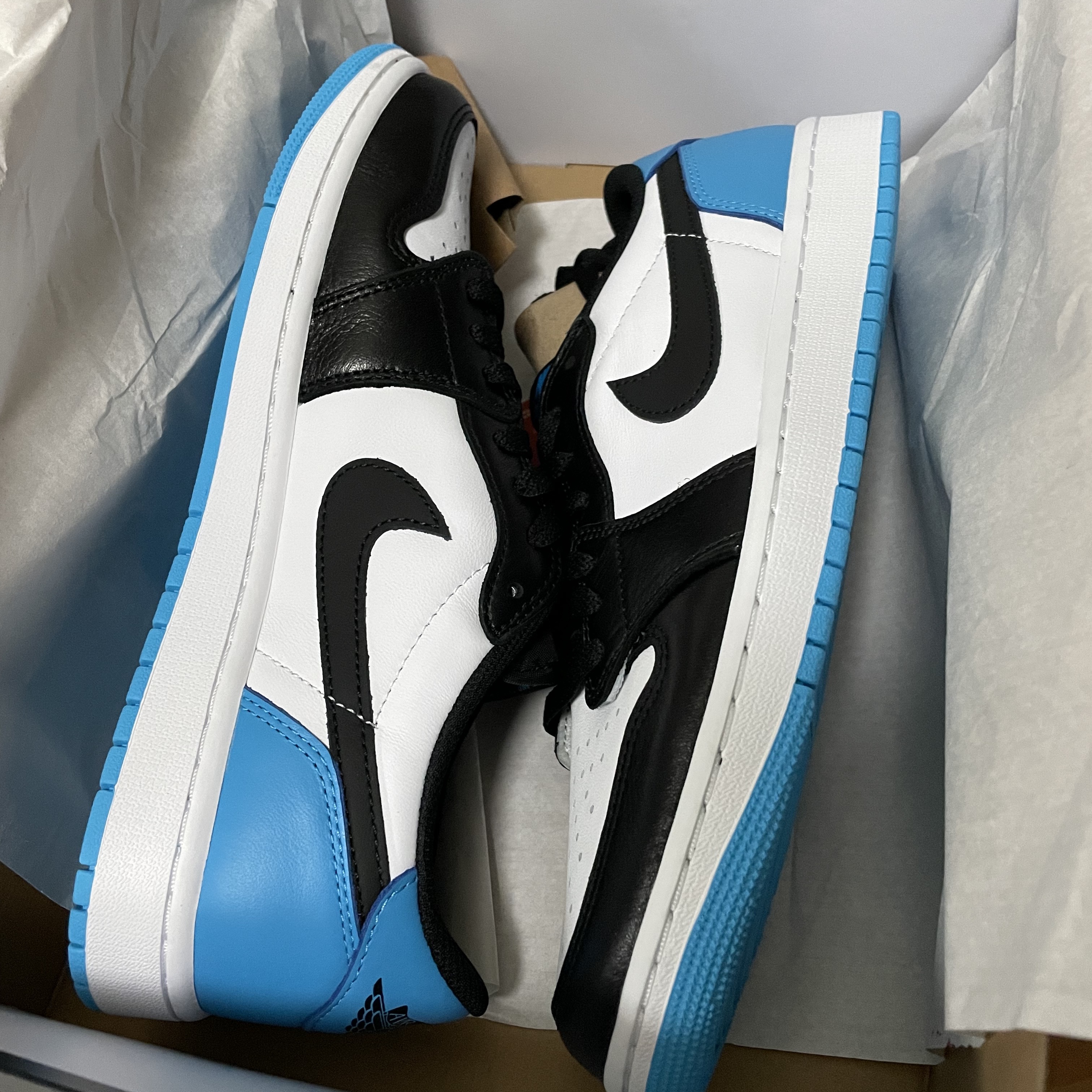 Jordan 1 Retro Low OG Black and Dark Powder Blue, (W) Jordan 1 Retro Low OG Black and Dark Powder Blue 착용 스타일