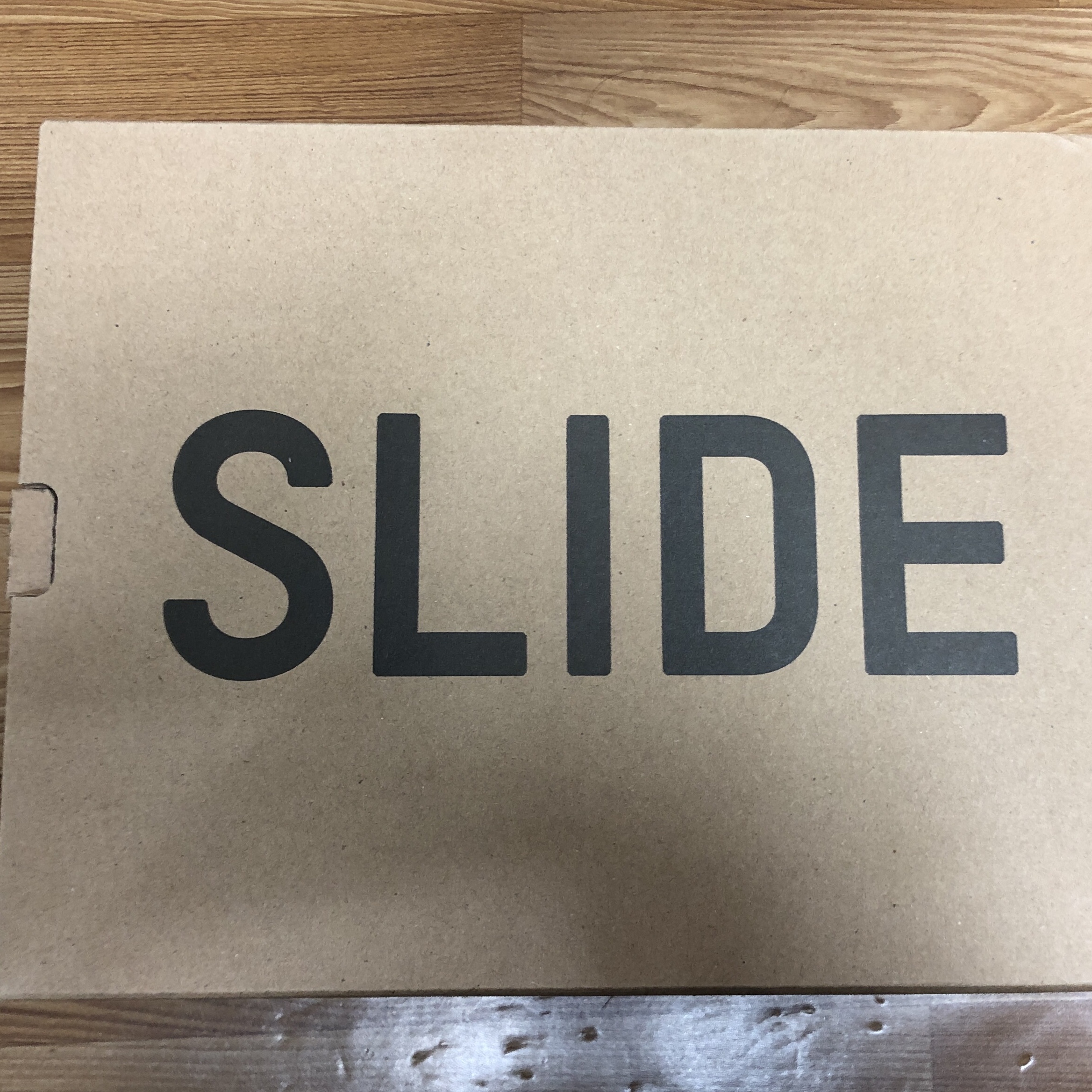 Adidas Yeezy Slide Onyx 착용 스타일 - 3