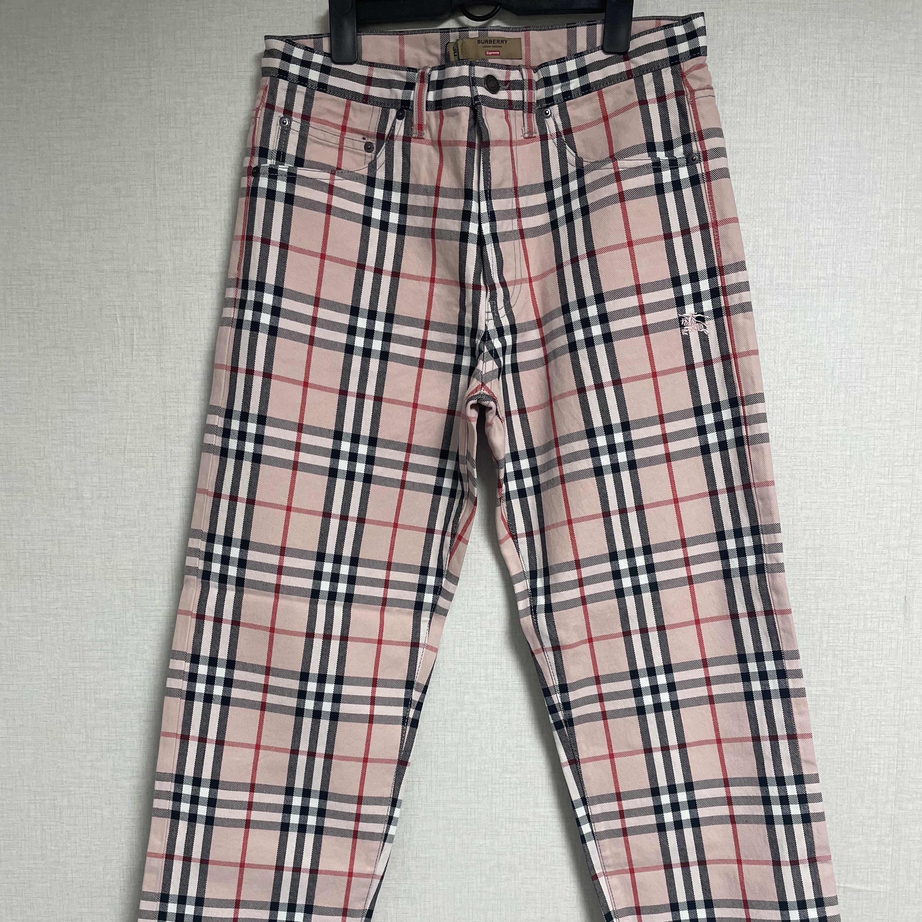Supreme x Burberry Regular Jean Pink - 22SS 착용 스타일
