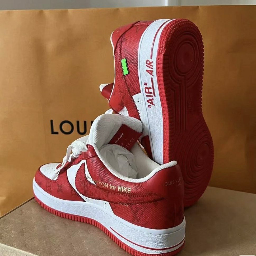 Louis Vuitton x Nike Air Force 1 Low by Virgil Abloh White Comet Red 착용 스타일 - 2