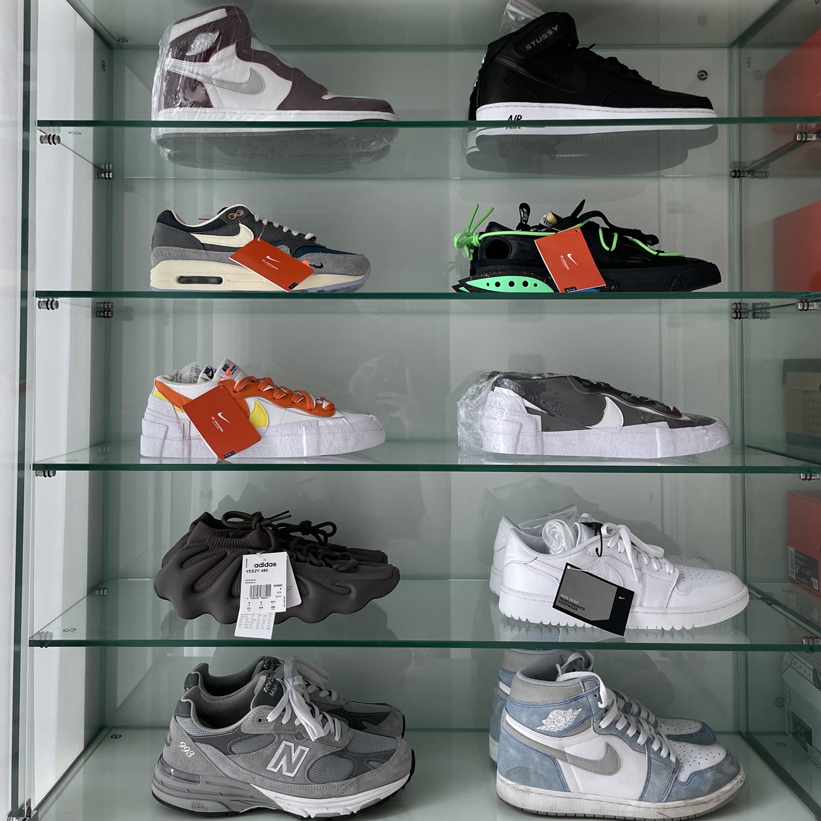 Jordan 1 x Dior High OG, Jordan 1 x Travis Scott Retro Low OG SP Sail and Ridgerock 착용 스타일 - 4