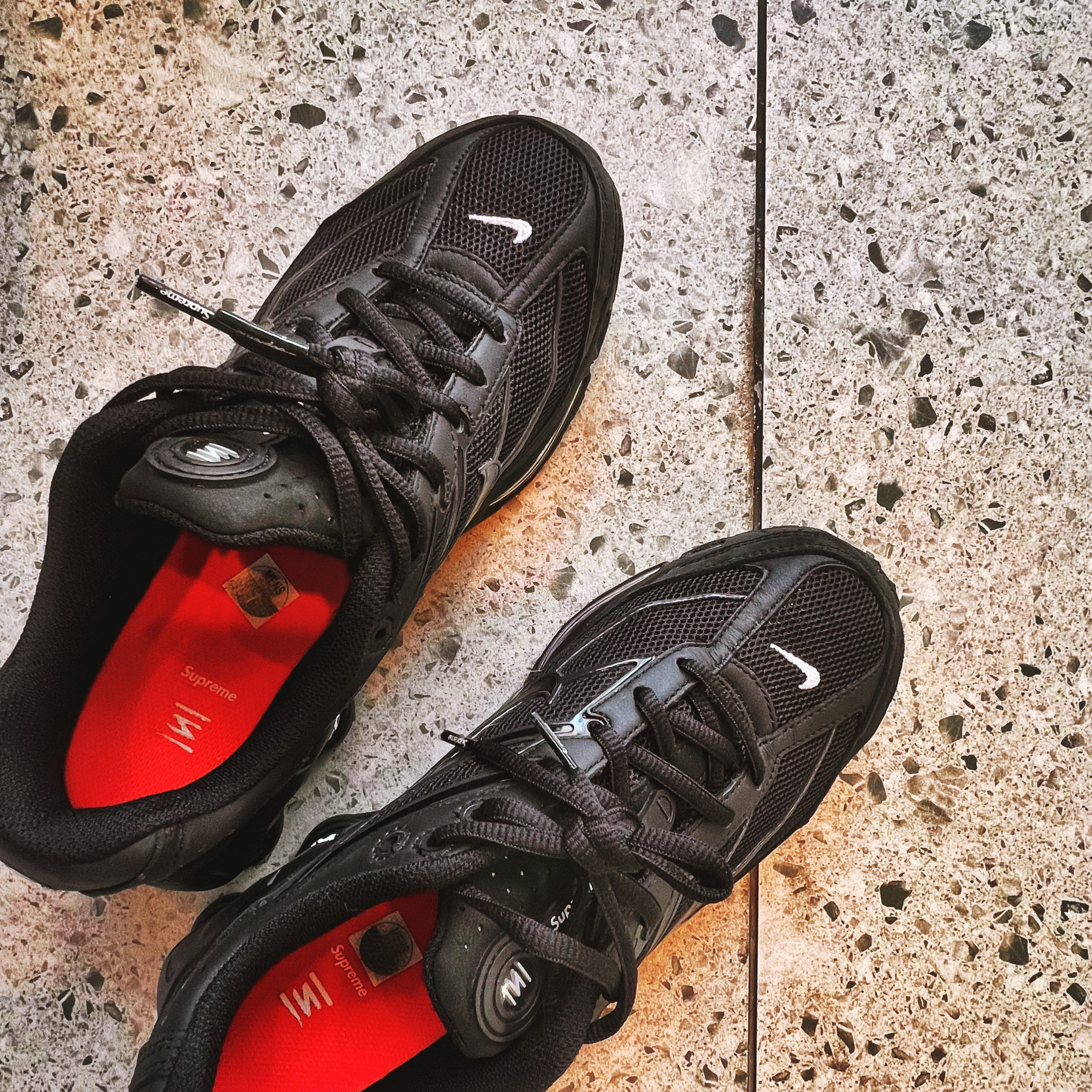 Nike x Supreme Shox Ride 2 SP Black 착용 스타일 - 1