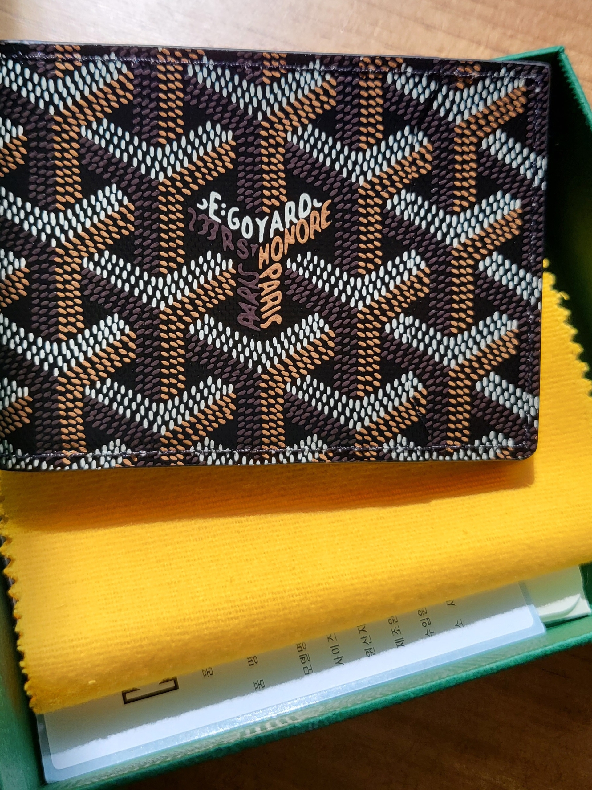 Goyard Insert Victoire Card Holder Black 착용 스타일 - 1