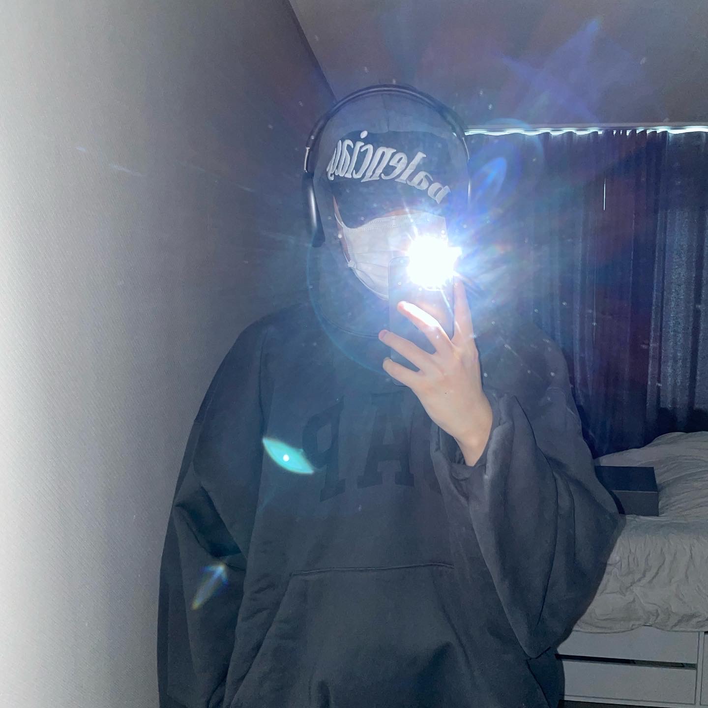 Yeezy Gap Engineered By Balenciaga Dove Hoodie Washed Black, Apple AirPods Max Lightning Space Gray (Korean Ver.) 착용 스타일
