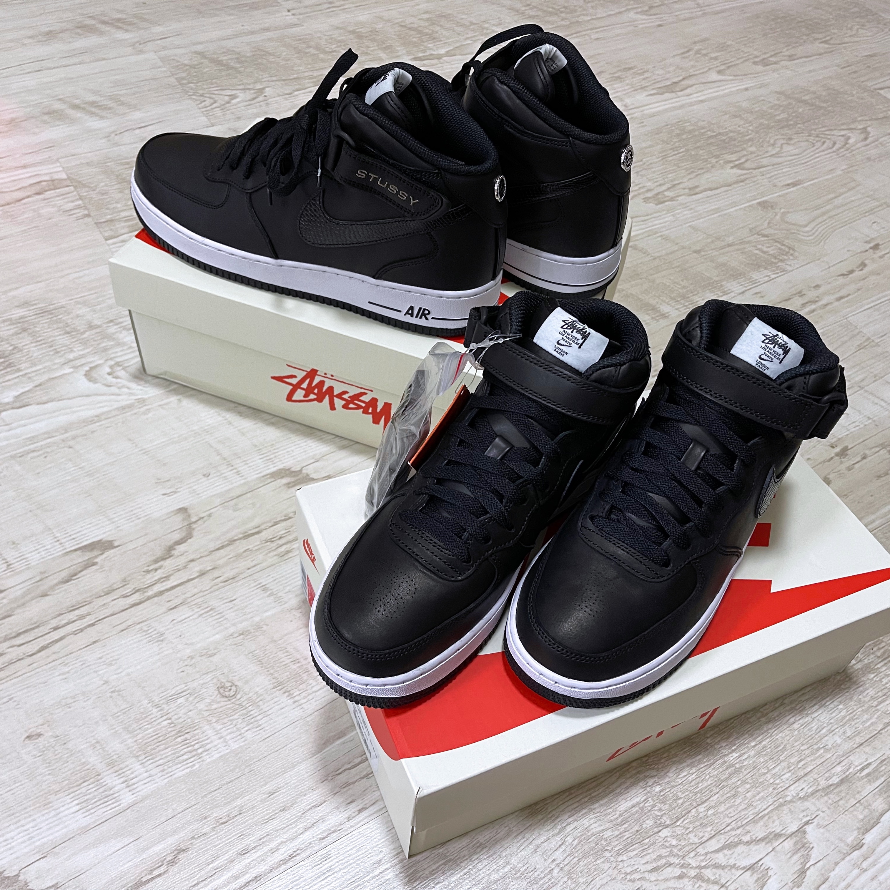Nike x Stussy Air Force 1 '07 Mid SP Black 착용 스타일 - 1