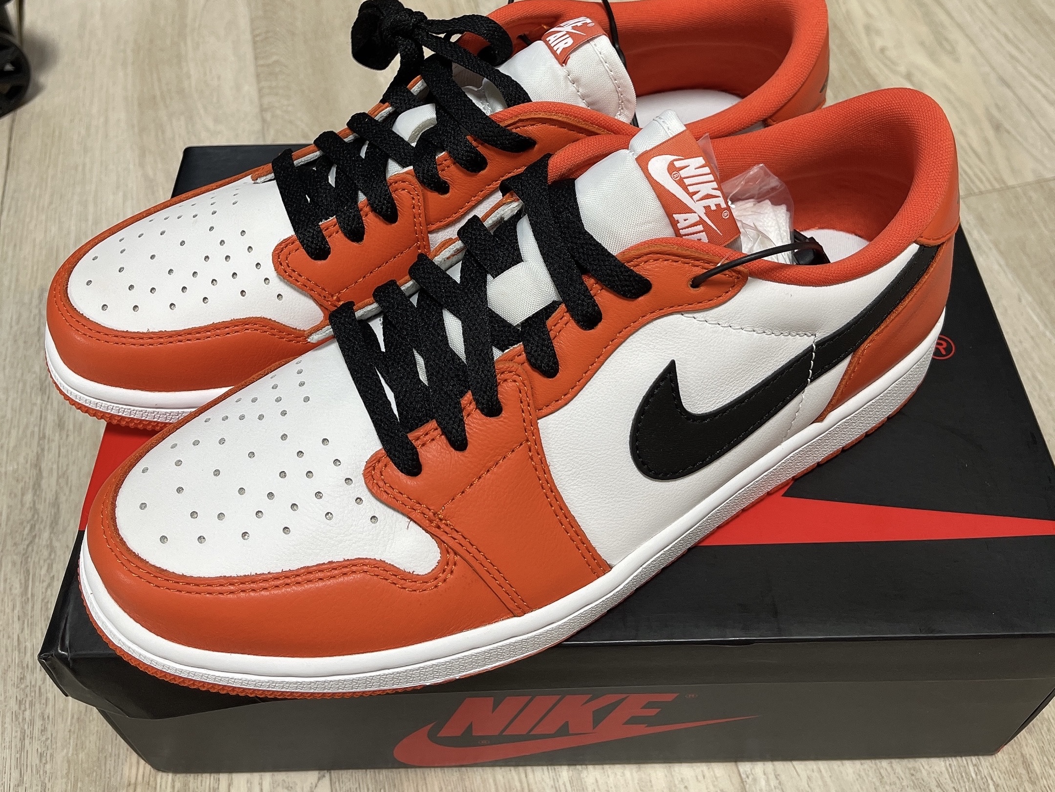 Jordan 1 Low OG Starfish 착용 스타일 - 1