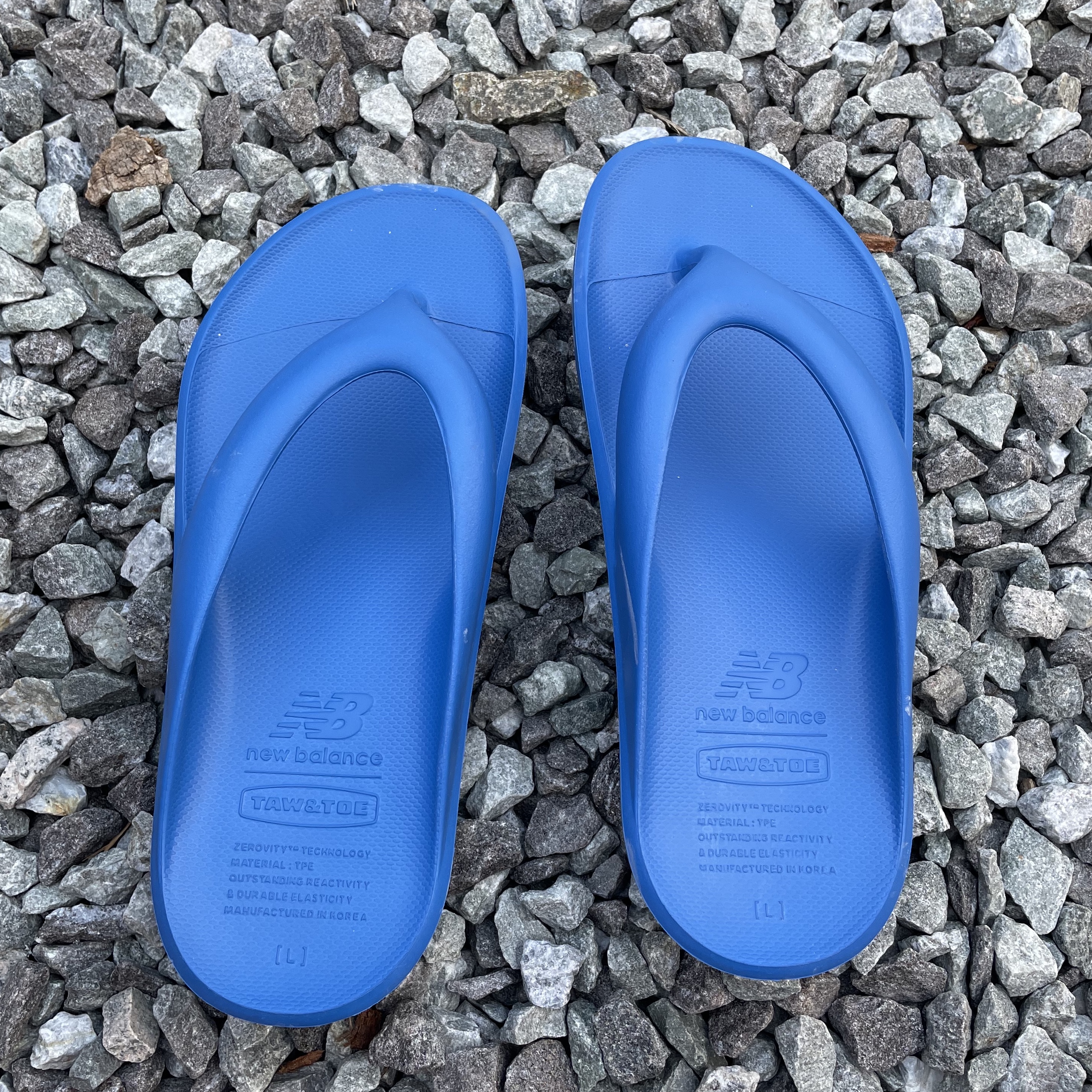 New Balance x Taw&Toe Flip Flop Blue 착용 스타일
