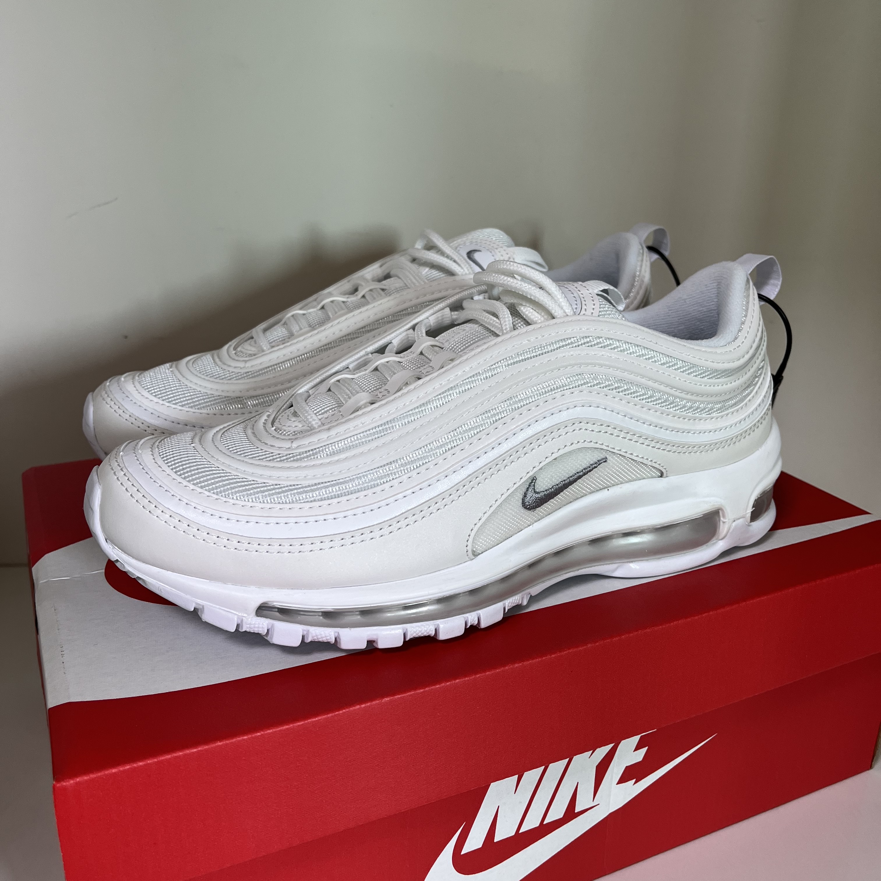 Nike Air Max 97 Triple White Wolf Grey 착용 스타일