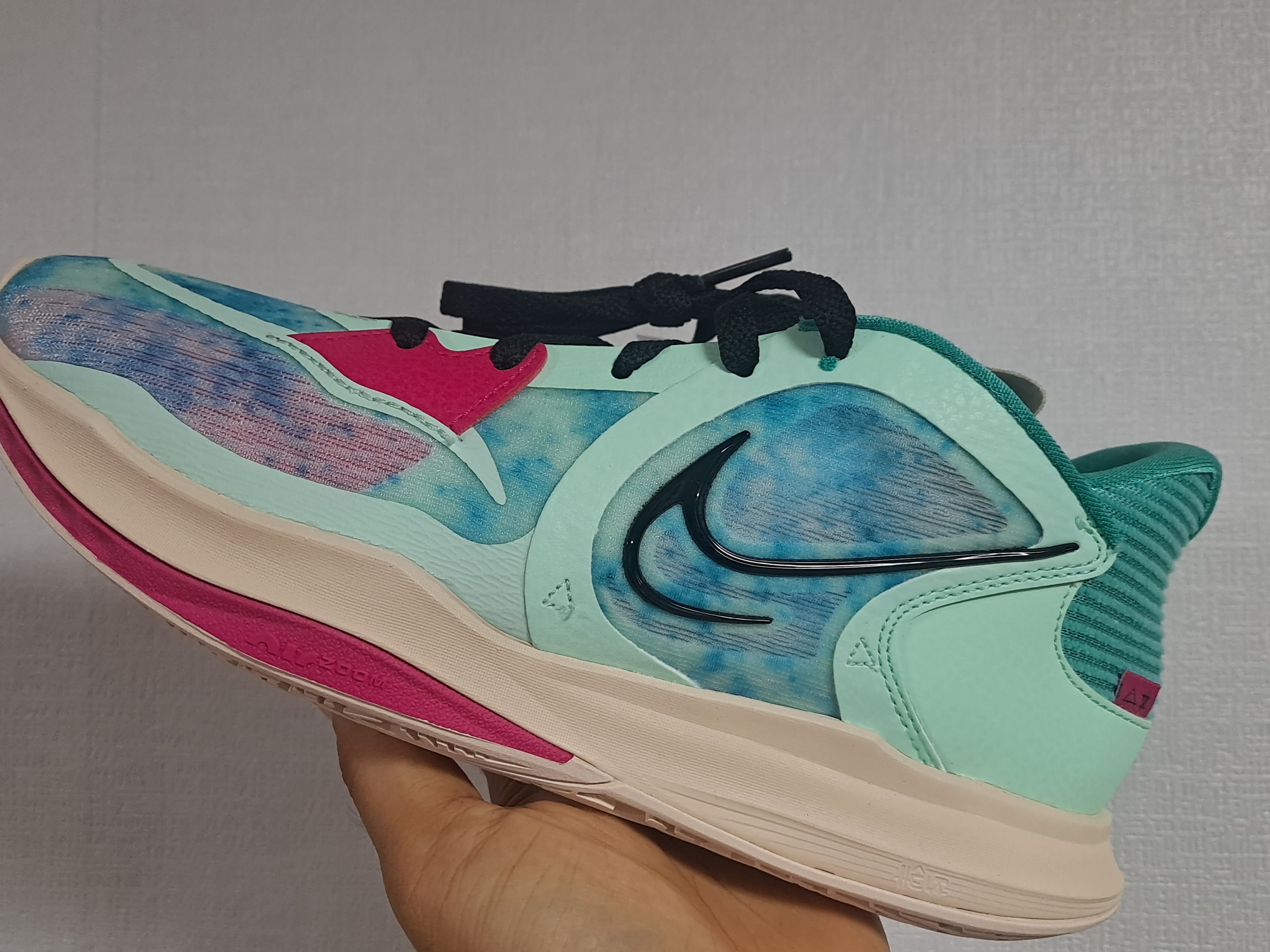 Nike Kyrie Low 5 Community 착용 스타일 - 4