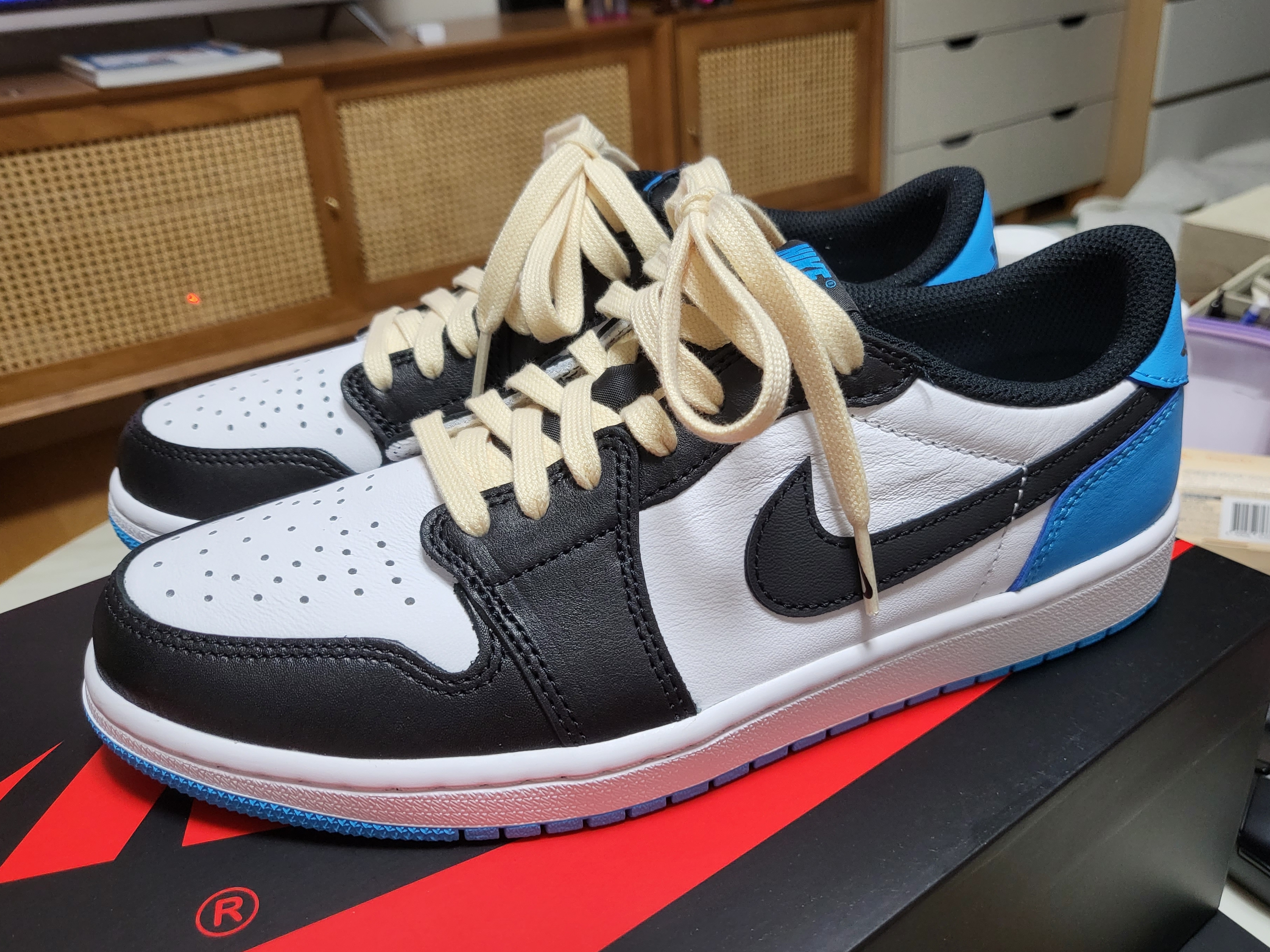 Jordan 1 Retro Low OG Black and Dark Powder Blue, (W) Jordan 1 Retro Low OG Black and Dark Powder Blue 착용 스타일