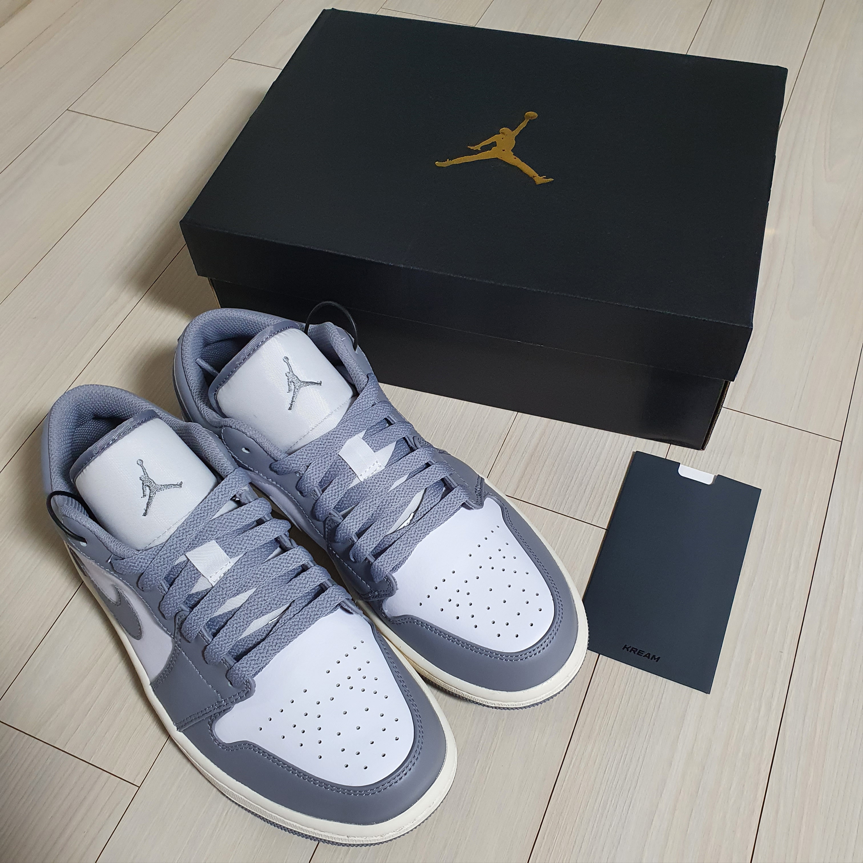 Jordan 1 Low Stealth and White 착용 스타일