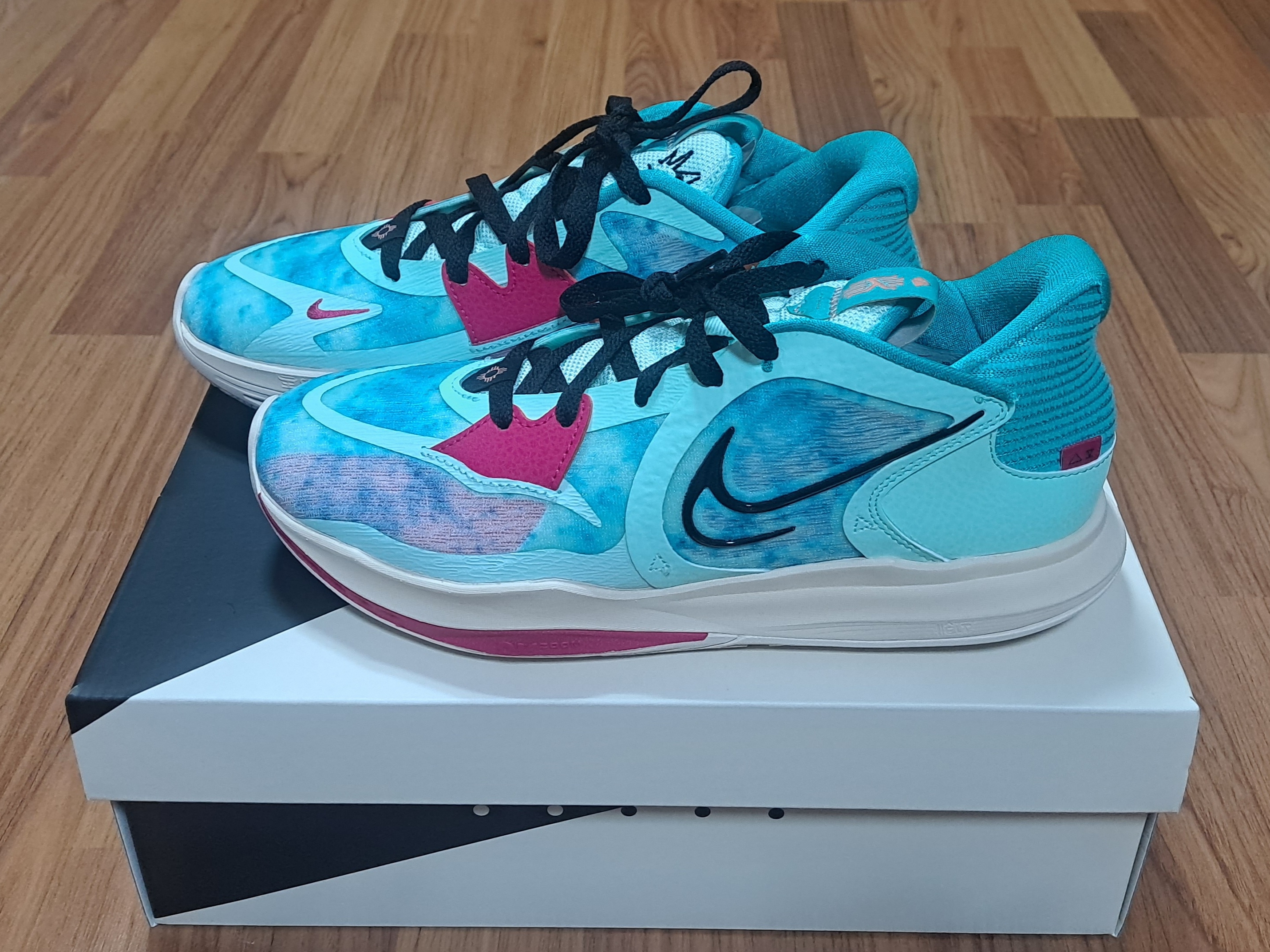 Nike Kyrie Low 5 Community 착용 스타일 - 1