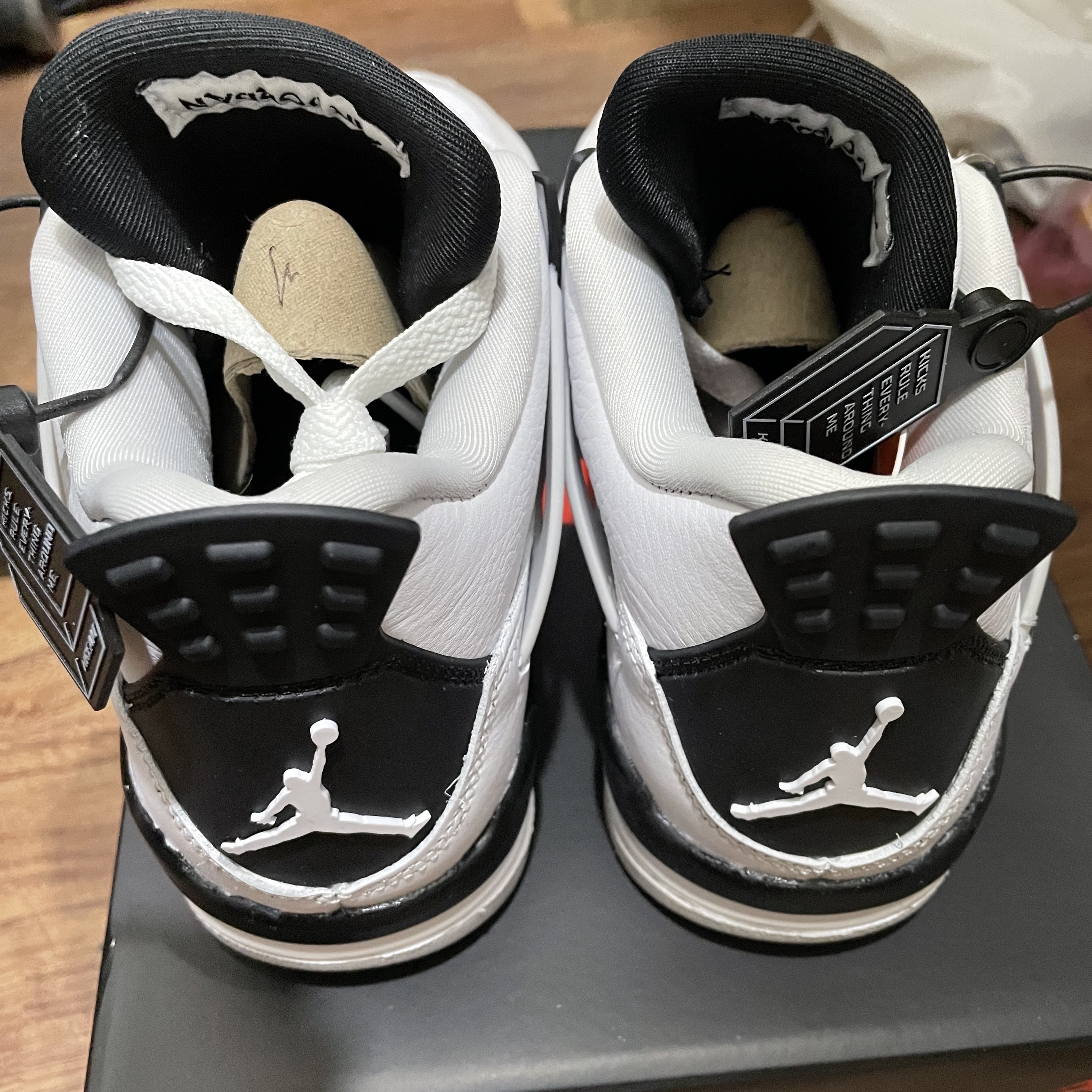 (GS) Jordan 4 Retro White and Black 착용 스타일 - 4