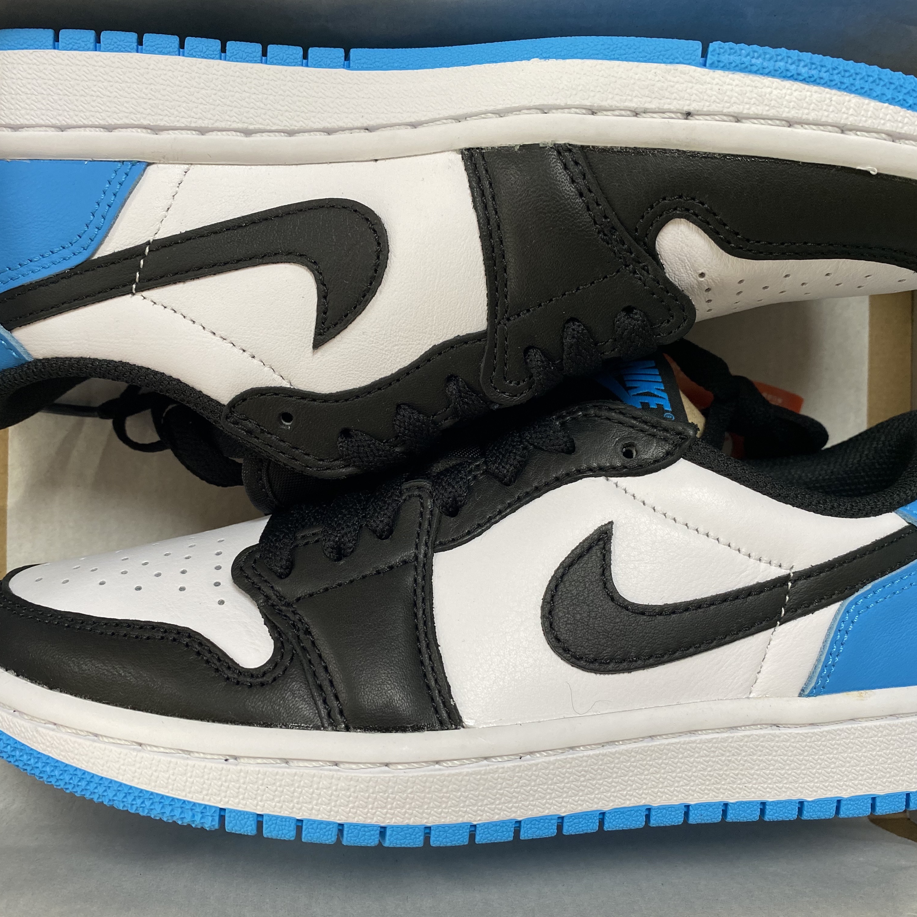 (W) Jordan 1 Retro Low OG Black and Dark Powder Blue 착용 스타일