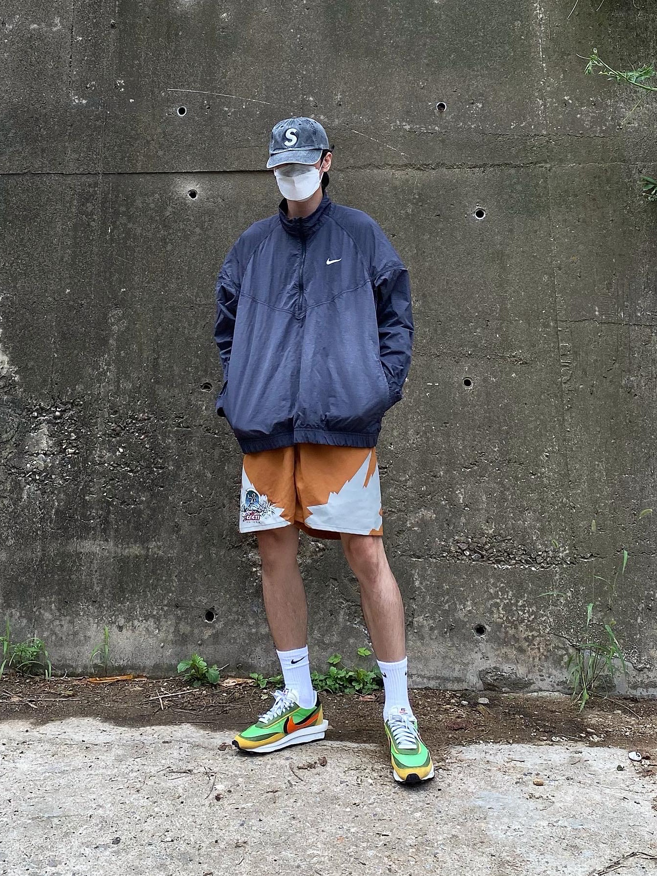 Supreme Pigment Print S Logo 6-Panel Black - 20SS, Nike x Sacai LDWaffle Green Multi 착용 스타일 - 2