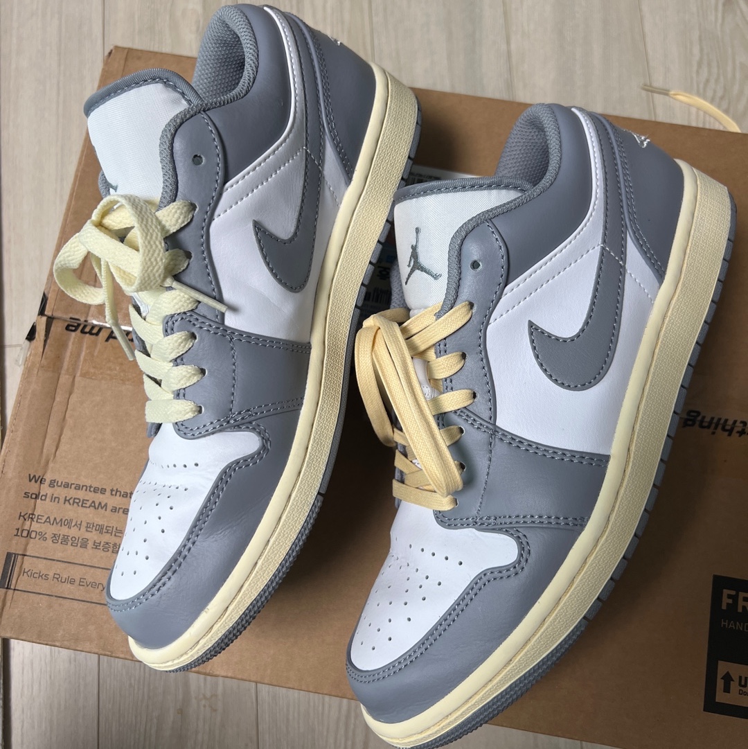 Jordan 1 Low Stealth and White 착용 스타일