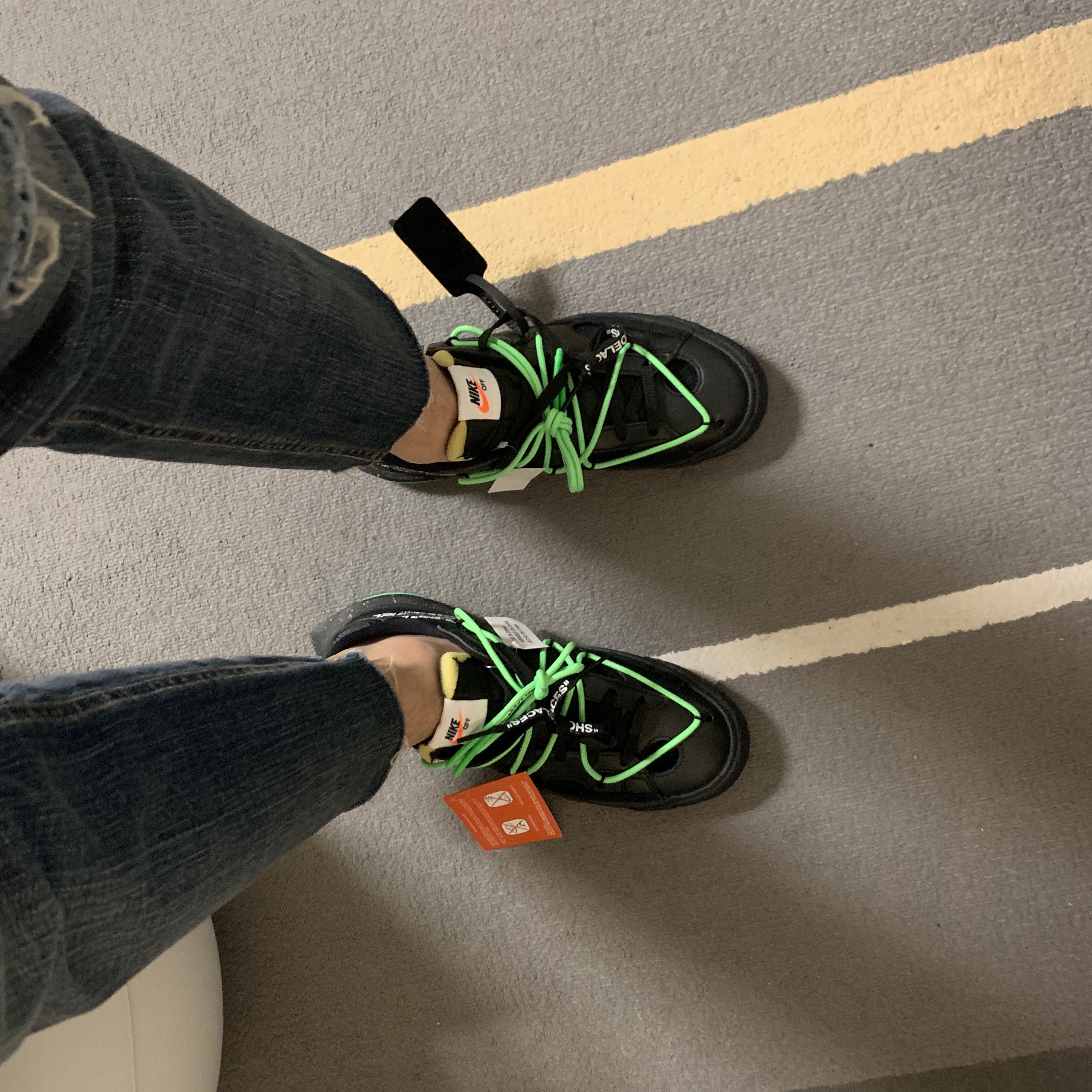 Nike x Off-White Blazer Low '77 Black and Electro Green 착용 스타일