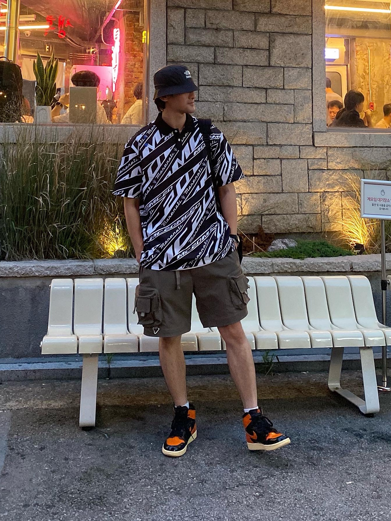 Jordan 1 Retro High Shattered Backboard 3.0, Supreme x The North Face Snakeskin Packable Reversible Crusher Black - 18SS 착용 스타일 - 1