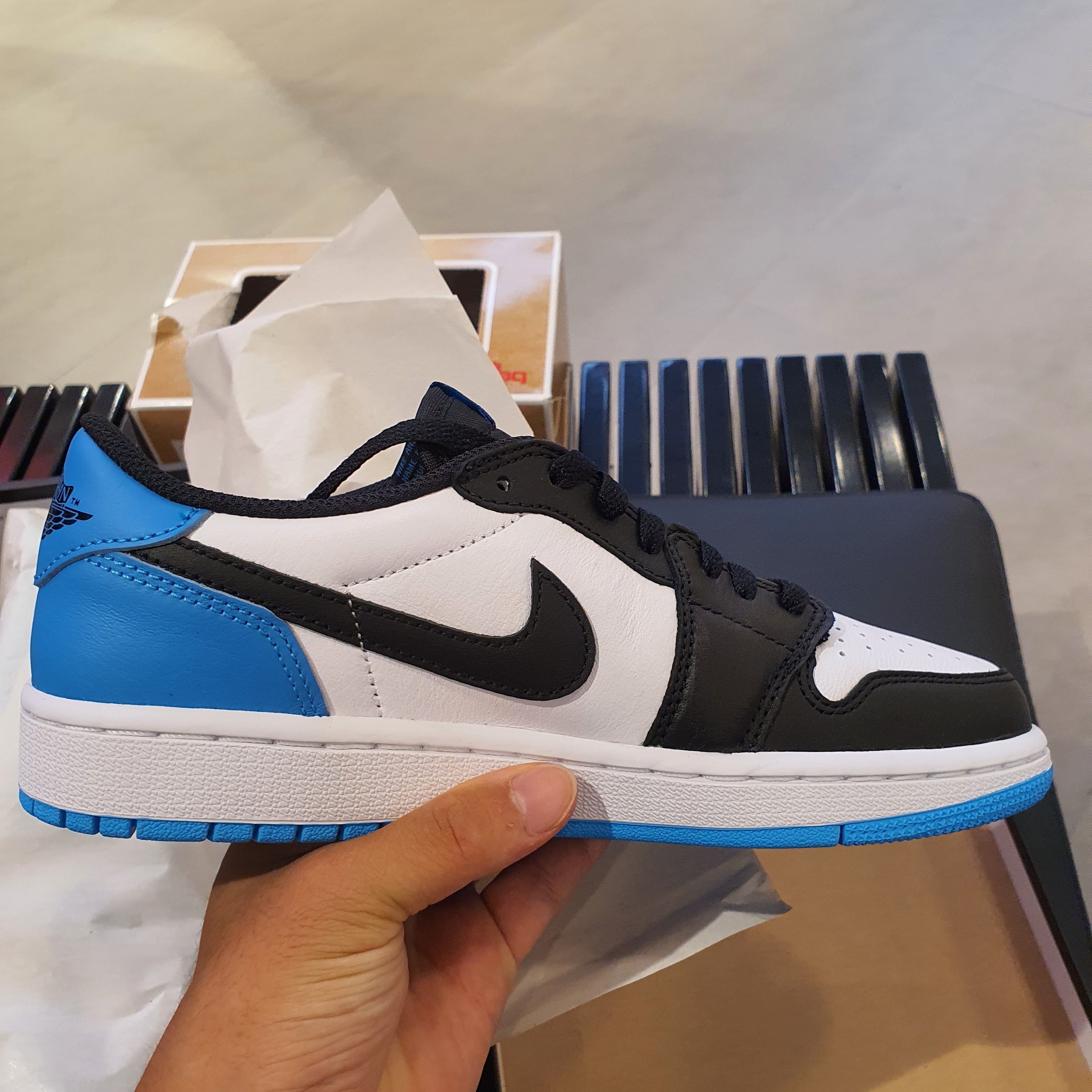 Jordan 1 Retro Low OG Black and Dark Powder Blue, (W) Jordan 1 Retro Low OG Black and Dark Powder Blue 착용 스타일 - 4