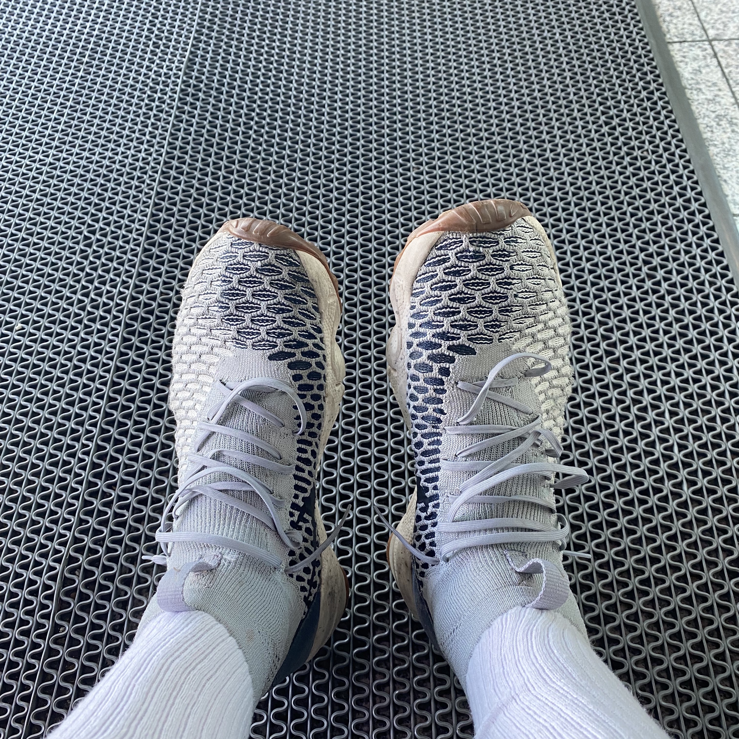 Nike Air Footscape Magista Flyknit Wolf Grey Dark Obsidian 착용 스타일