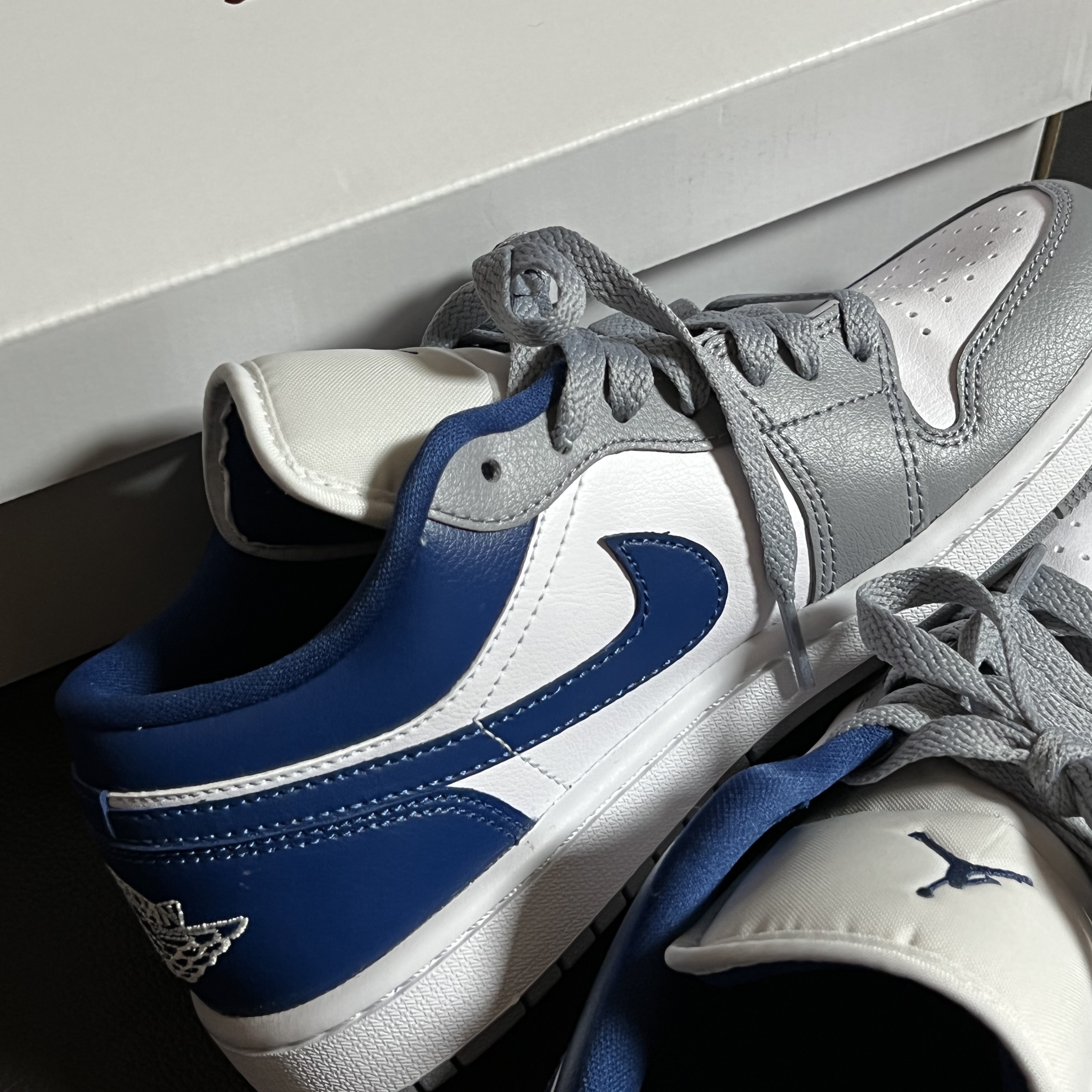 (W) Jordan 1 Low White Grey Blue 착용 스타일 - 2