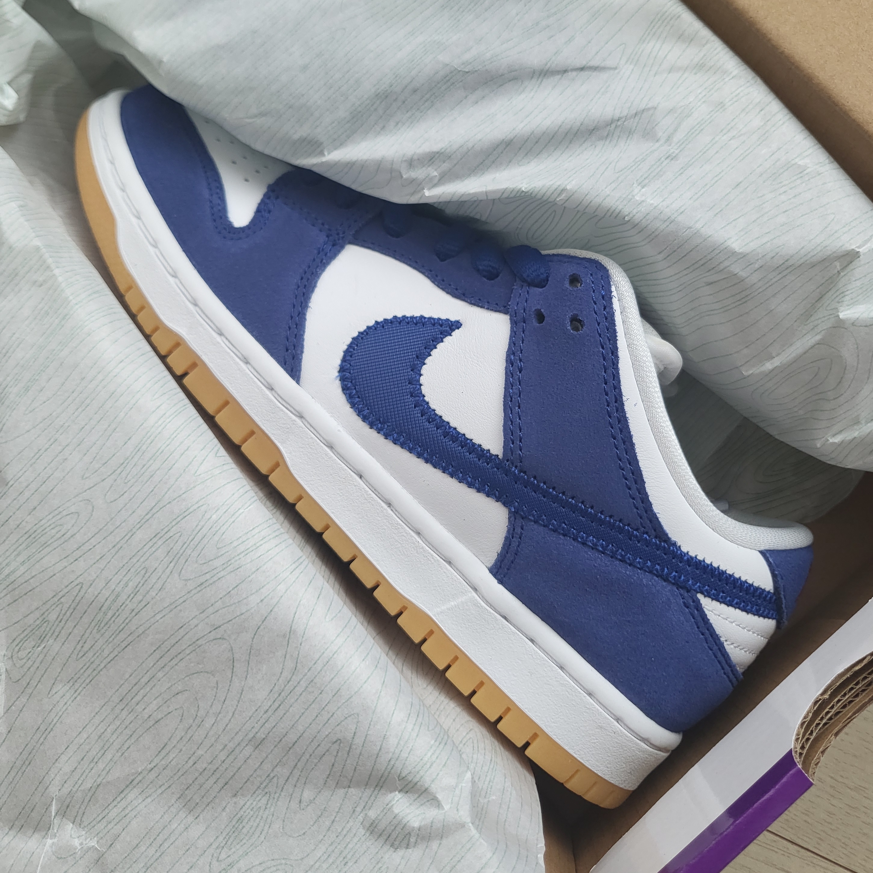 Nike SB Dunk Low Pro Premium Deep Royal Blue 착용 스타일 - 2