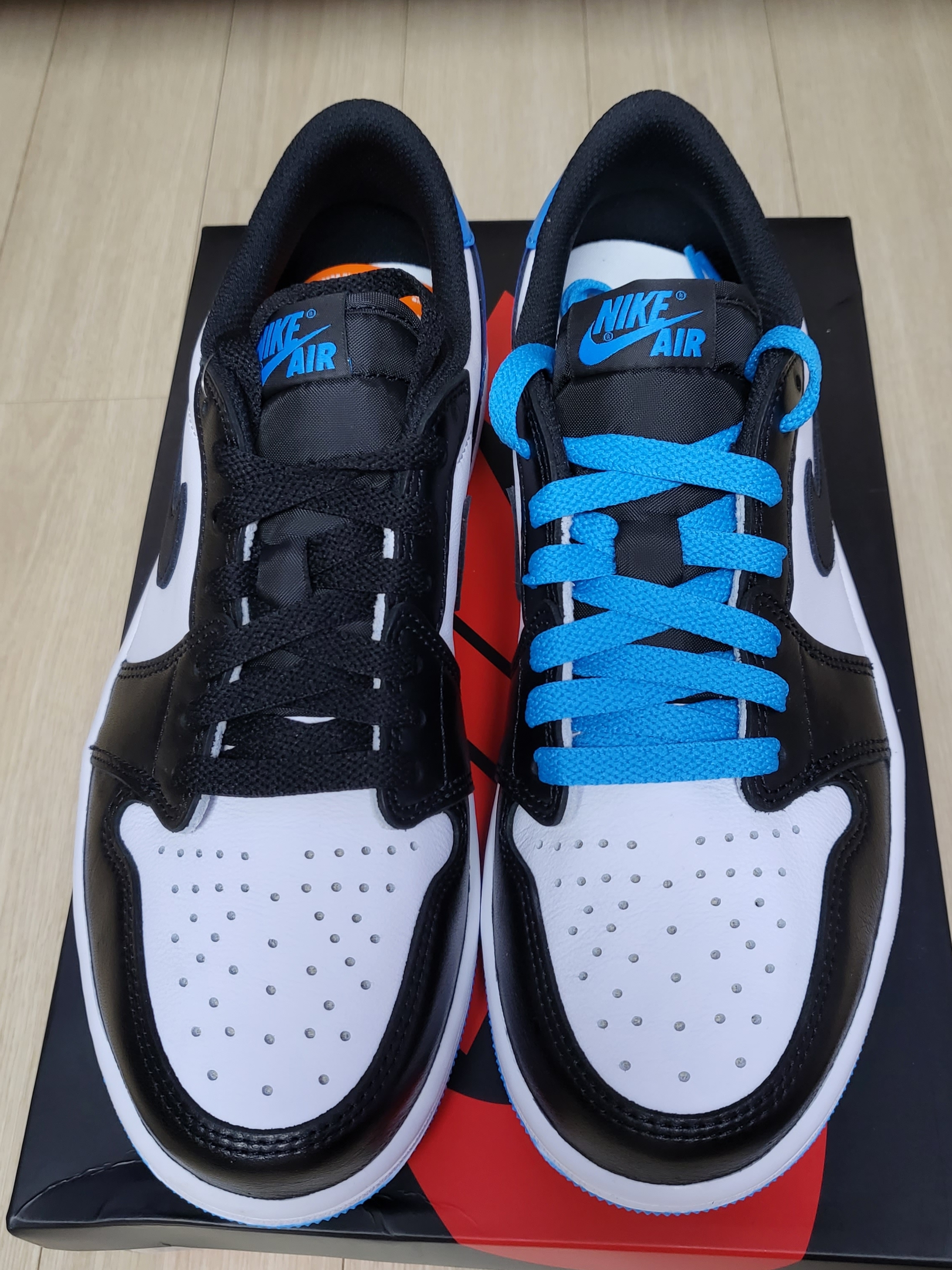 Jordan 1 Retro Low OG Black and Dark Powder Blue 착용 스타일