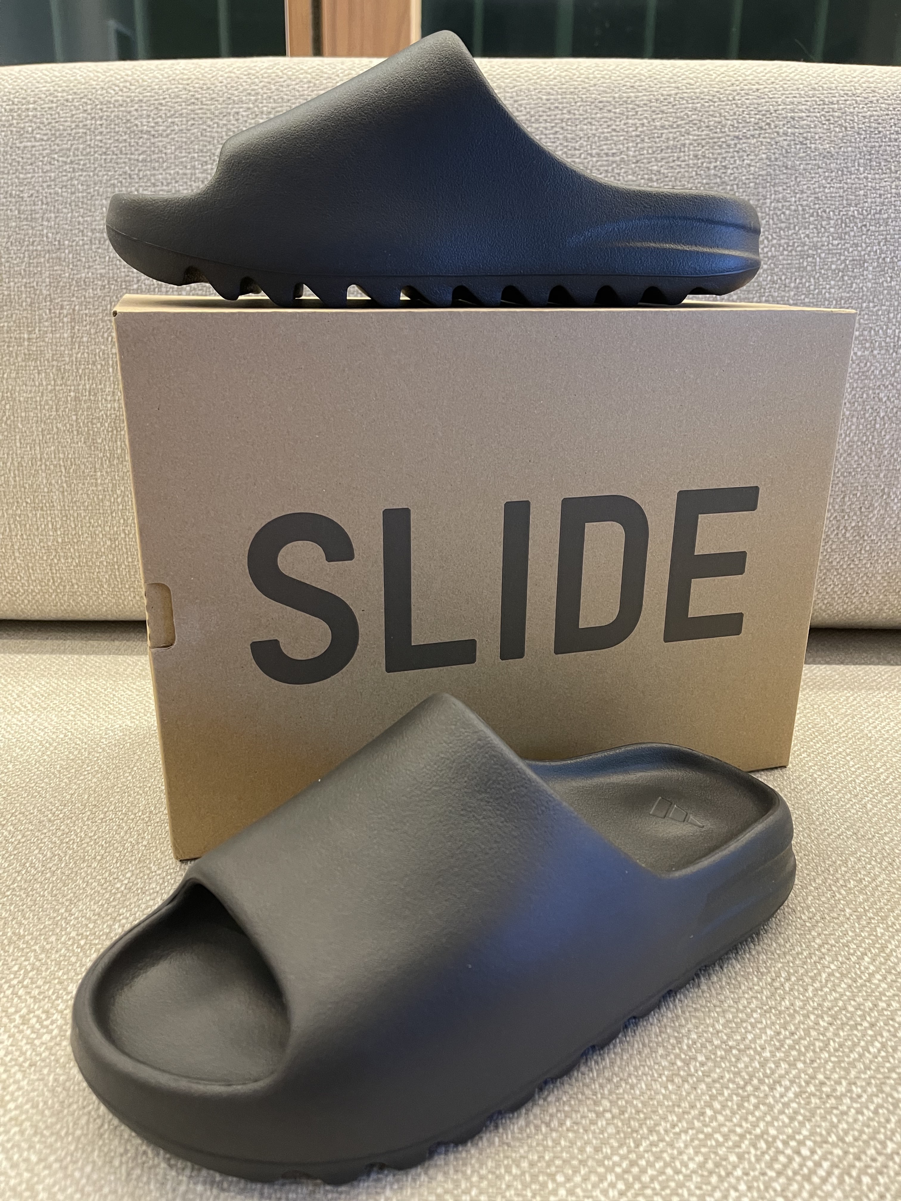 Adidas Yeezy Slide Onyx, Adidas Yeezy Slide Pure - Re-Release Ver. 착용 스타일 - 1