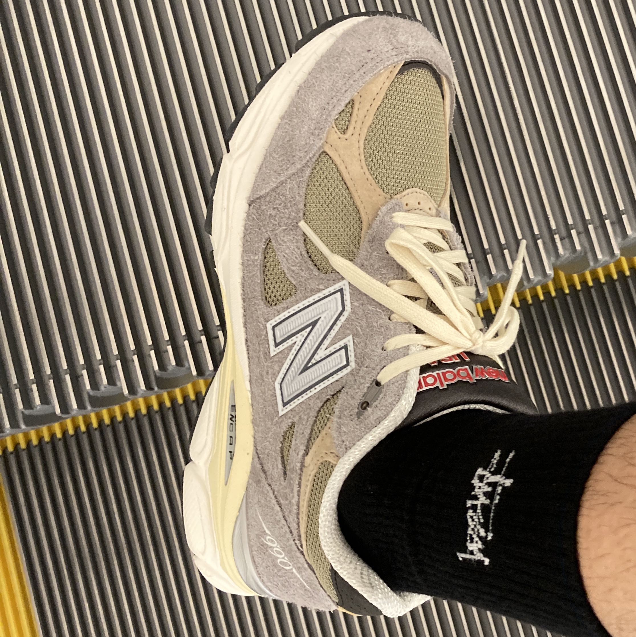 New Balance 990v3 Made in USA Marblehead Incense 착용 스타일
