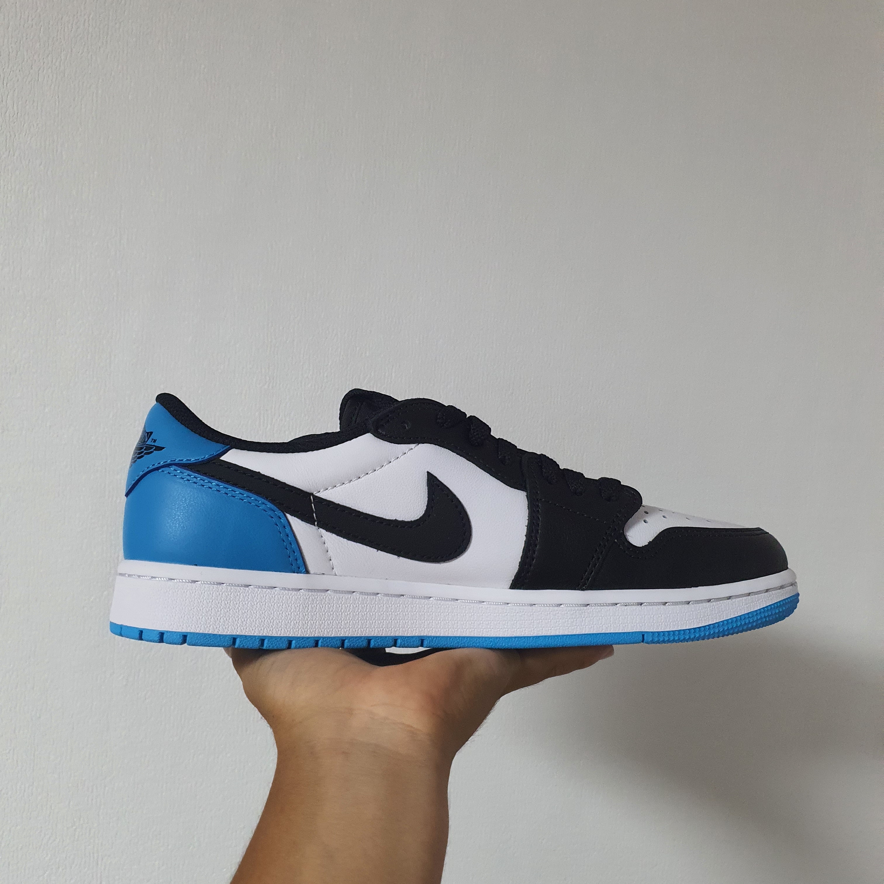 Jordan 1 Retro Low OG Black and Dark Powder Blue, (W) Jordan 1 Retro Low OG Black and Dark Powder Blue 착용 스타일 - 2