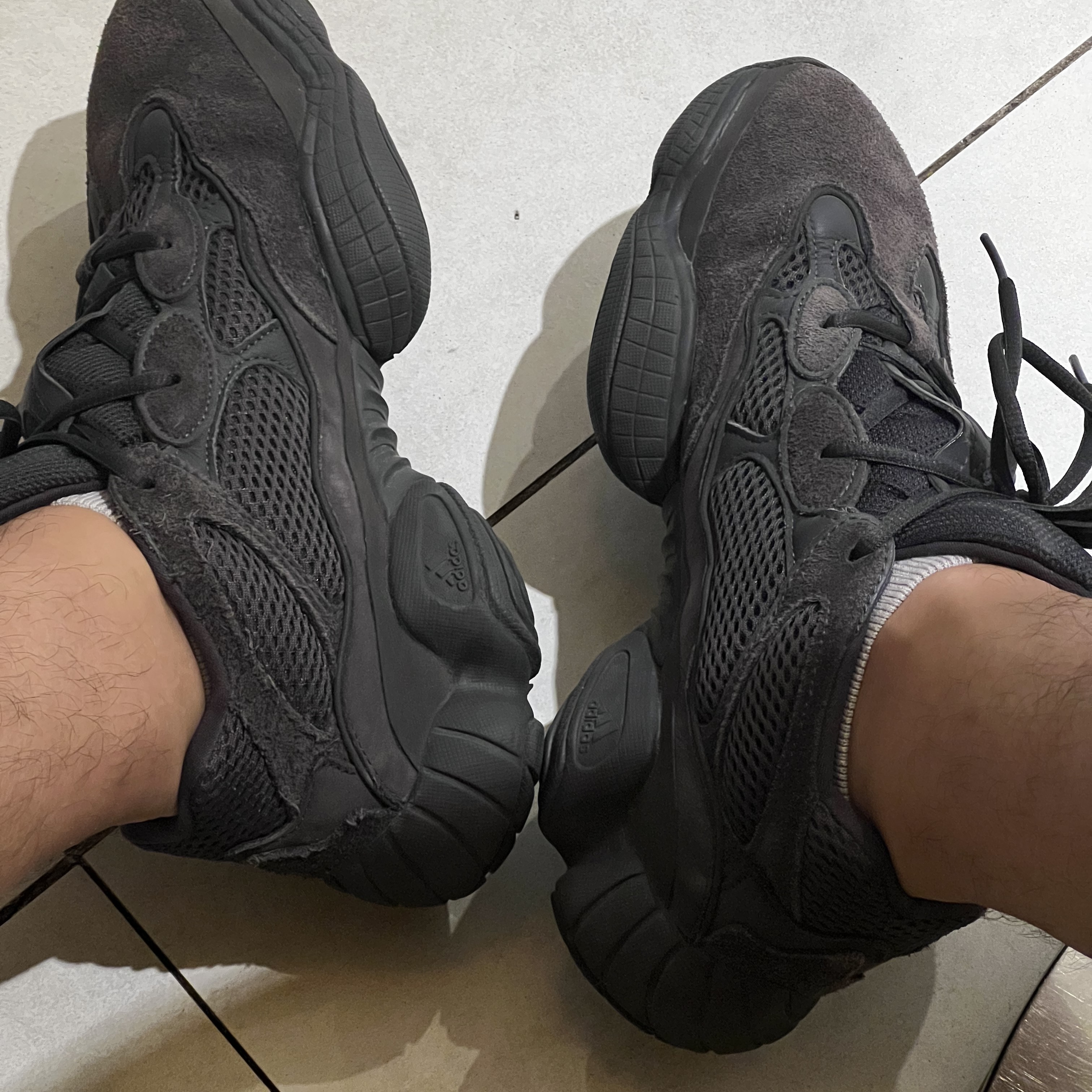Adidas Yeezy 500 Utility Black 2018/2020 착용 스타일