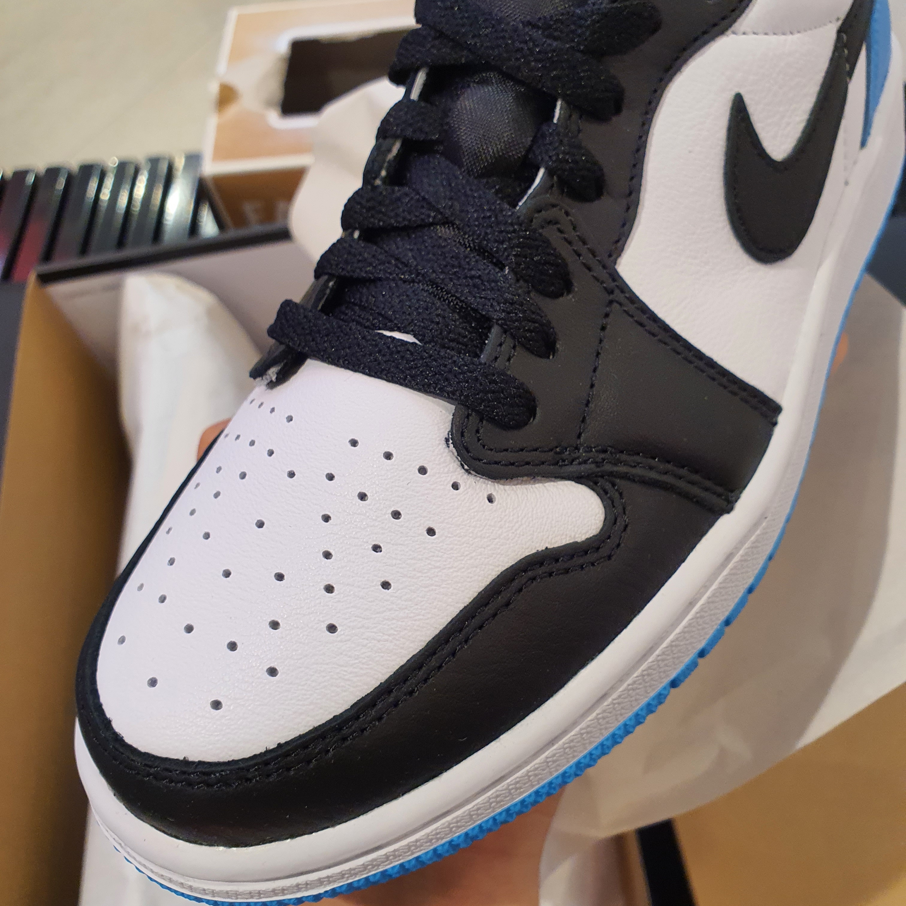 Jordan 1 Retro Low OG Black and Dark Powder Blue, (W) Jordan 1 Retro Low OG Black and Dark Powder Blue 착용 스타일 - 3