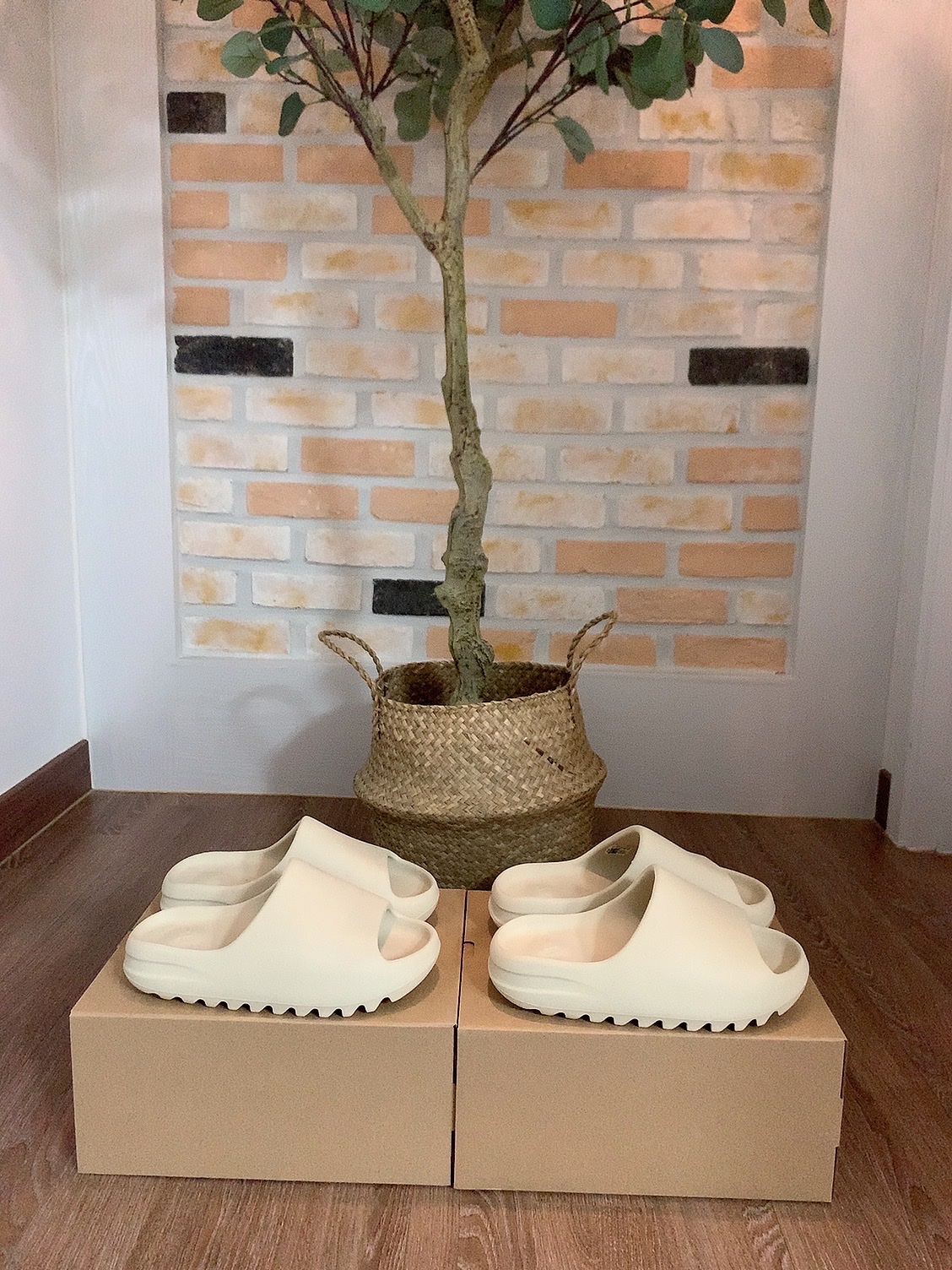 Adidas Yeezy Slide Bone 2022/2023 착용 스타일