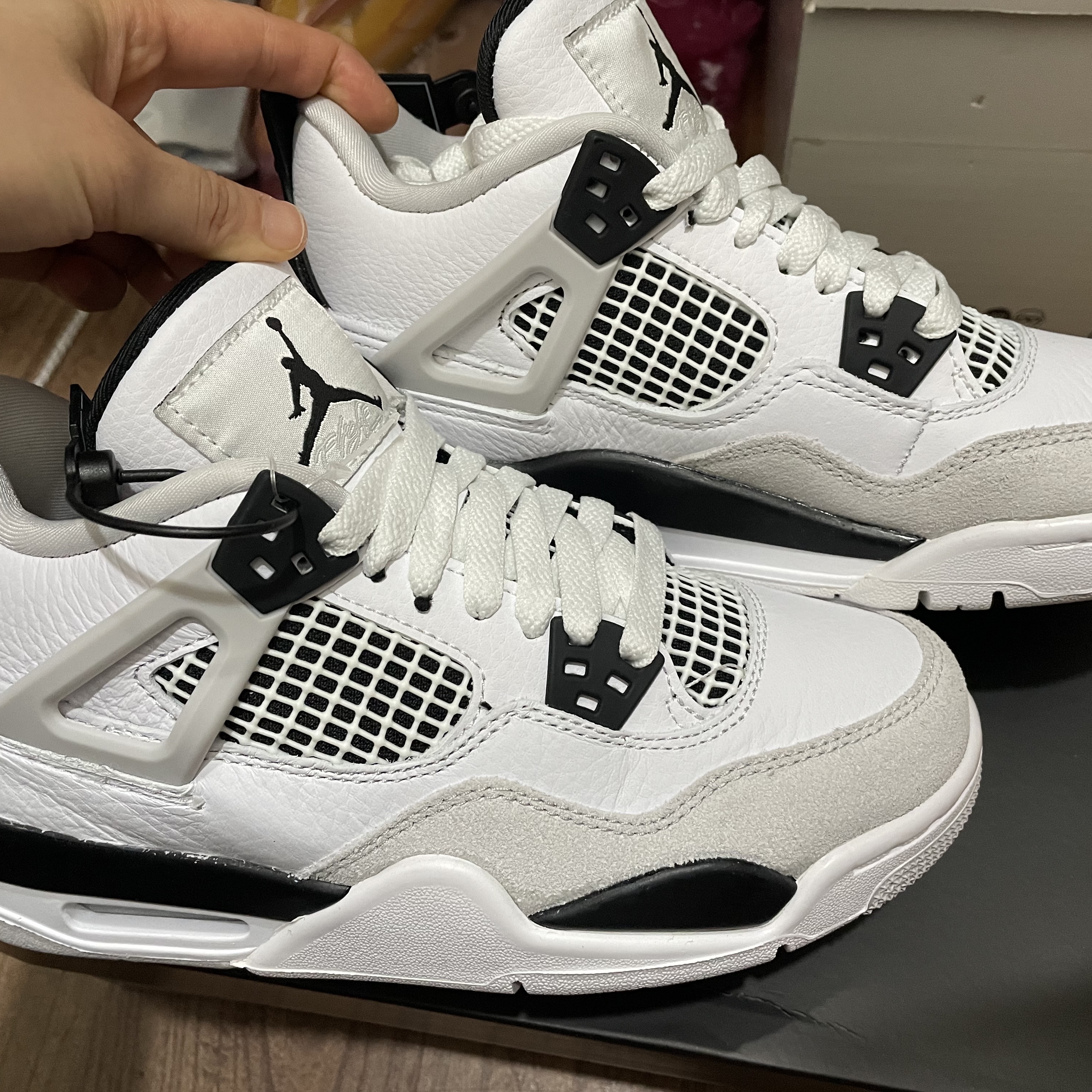 (GS) Jordan 4 Retro White and Black 착용 스타일 - 3