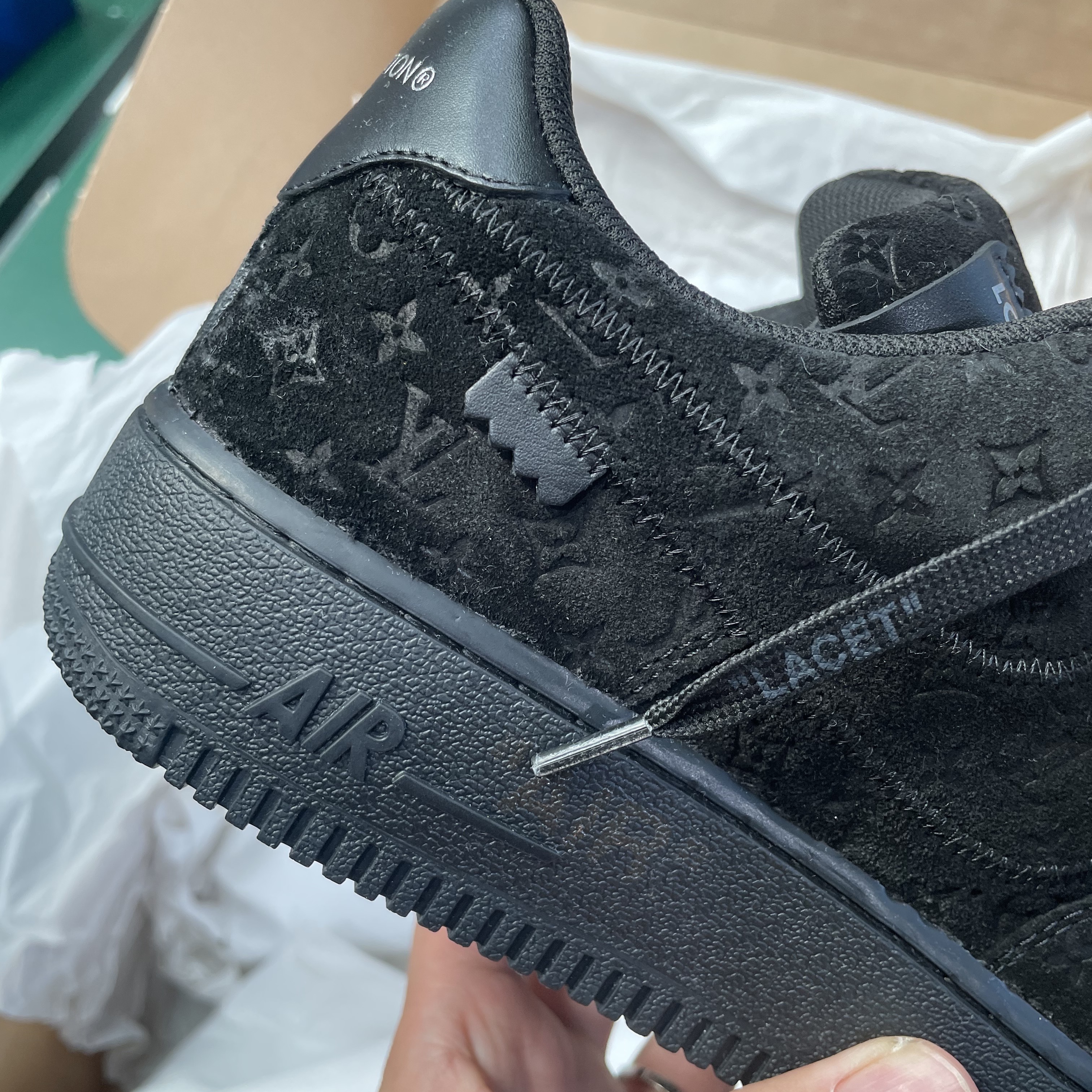 Louis Vuitton x Nike Air Force 1 Low by Virgil Abloh Black 착용 스타일 - 4