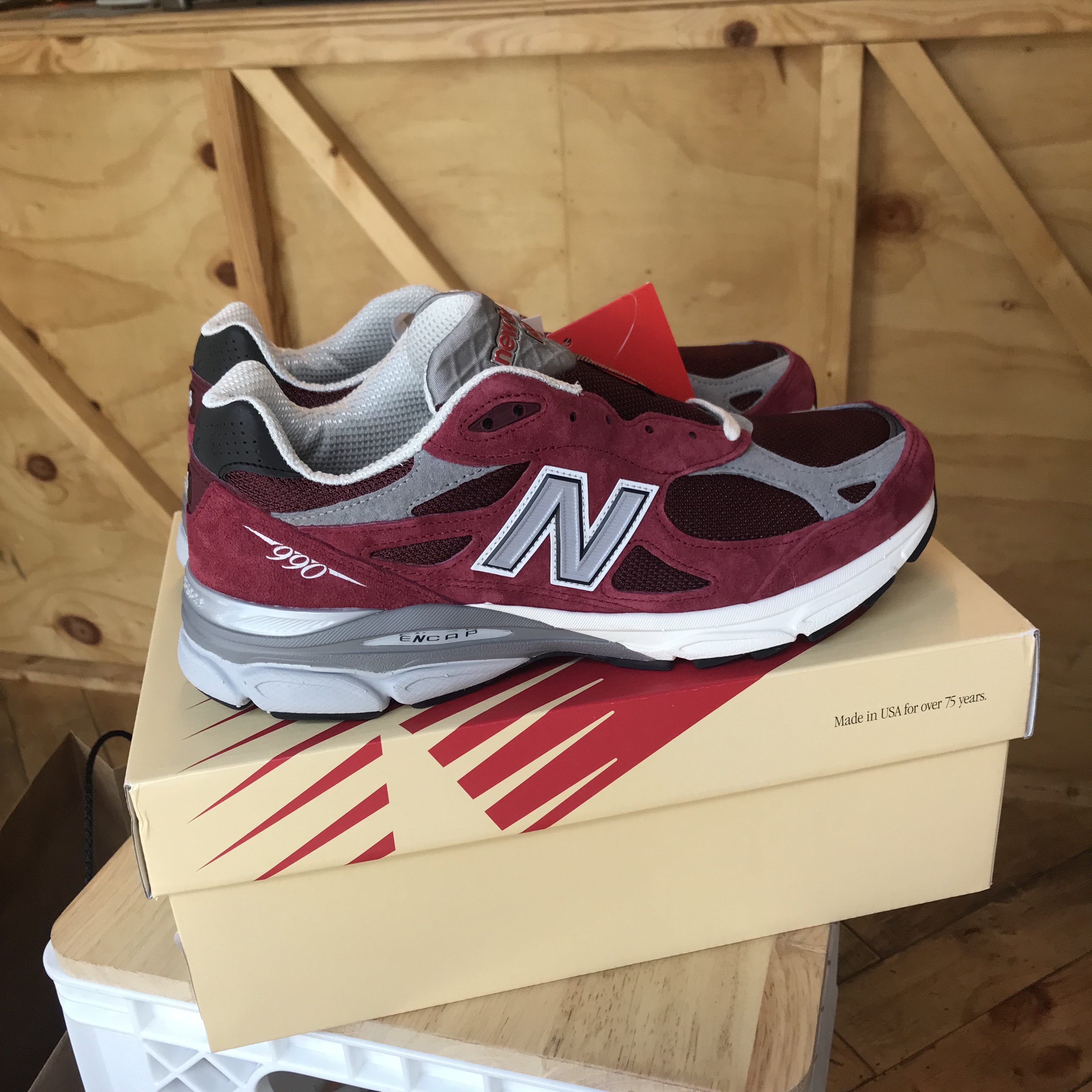 New Balance 990v3 Made in USA Scarlet Marblehead 착용 스타일 - 2