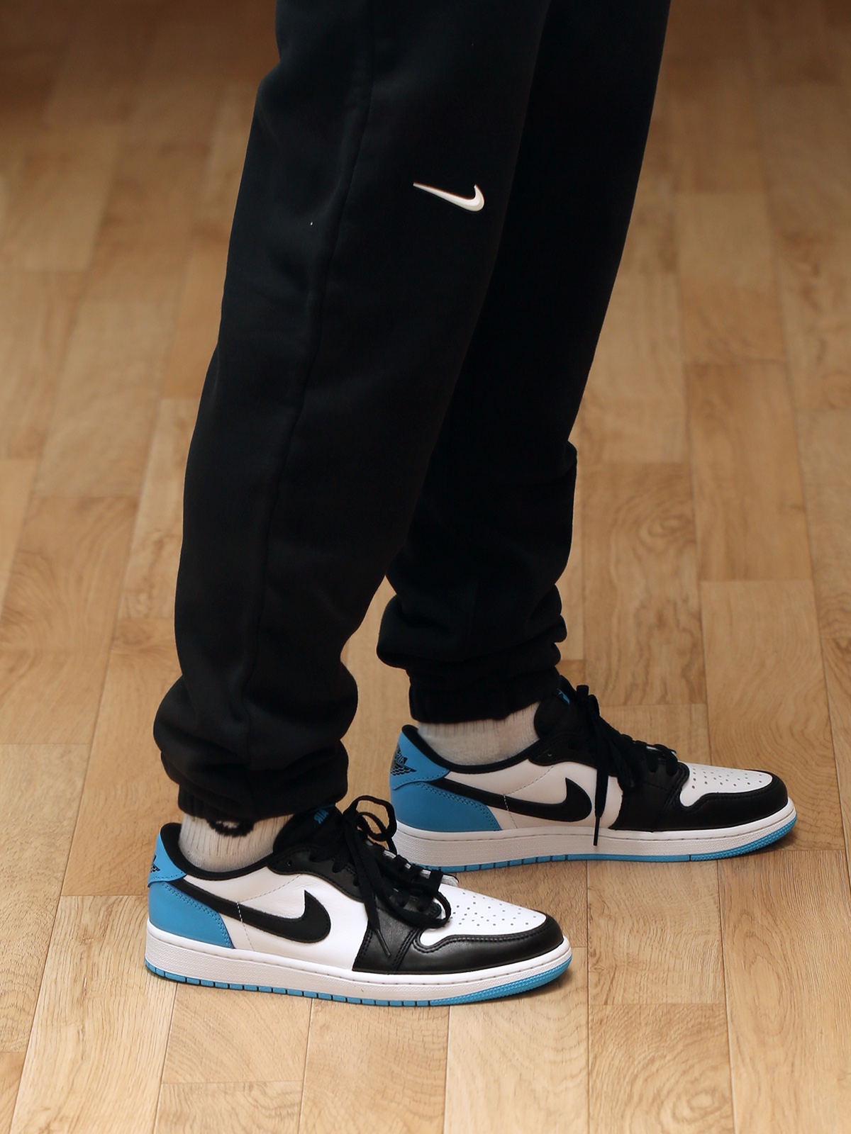 Nike x Drake Nocta NRG Essential Fleece Pants Black - Asia, Jordan 1 Retro Low OG Black and Dark Powder Blue 착용 스타일 - 3