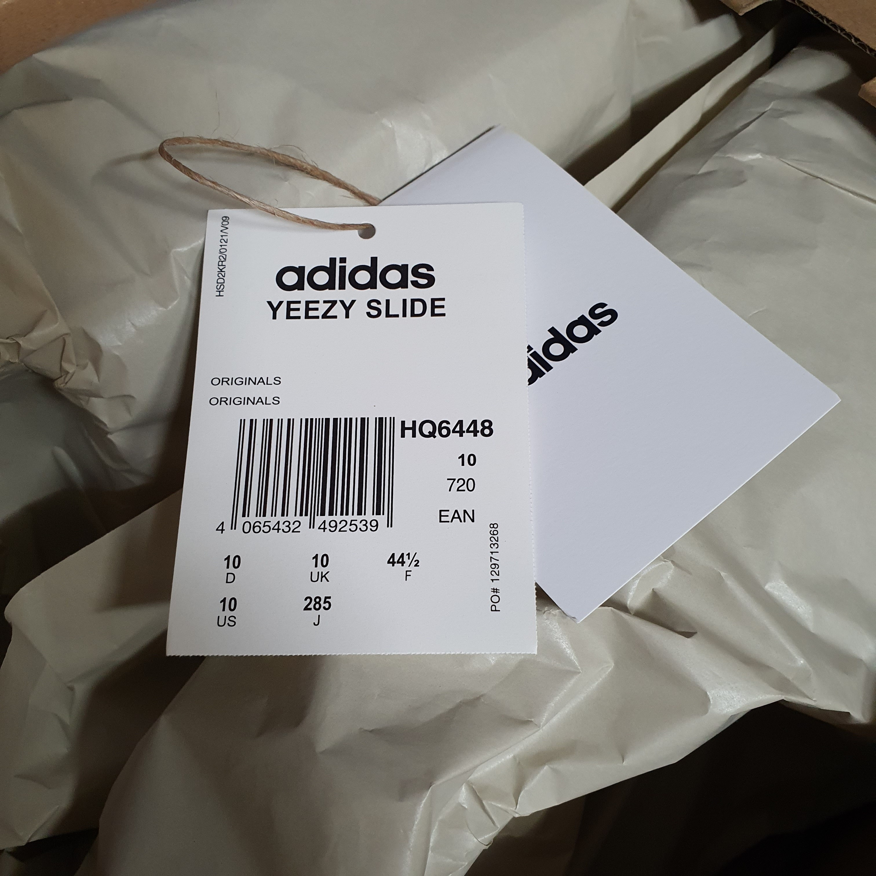 Adidas Yeezy Slide Onyx, Jordan 1 Mid White Stealth 착용 스타일 - 1
