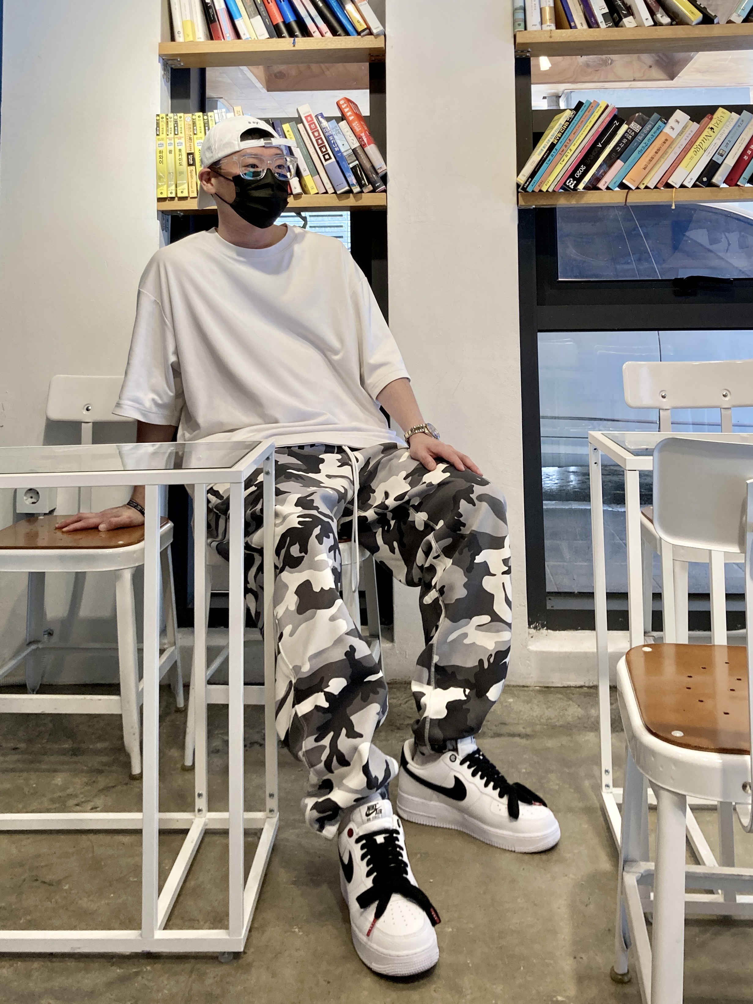 Nike Air Force 1 '07 White Black, (W) Nike Air Force 1 '07 White Black 착용 스타일 - 1