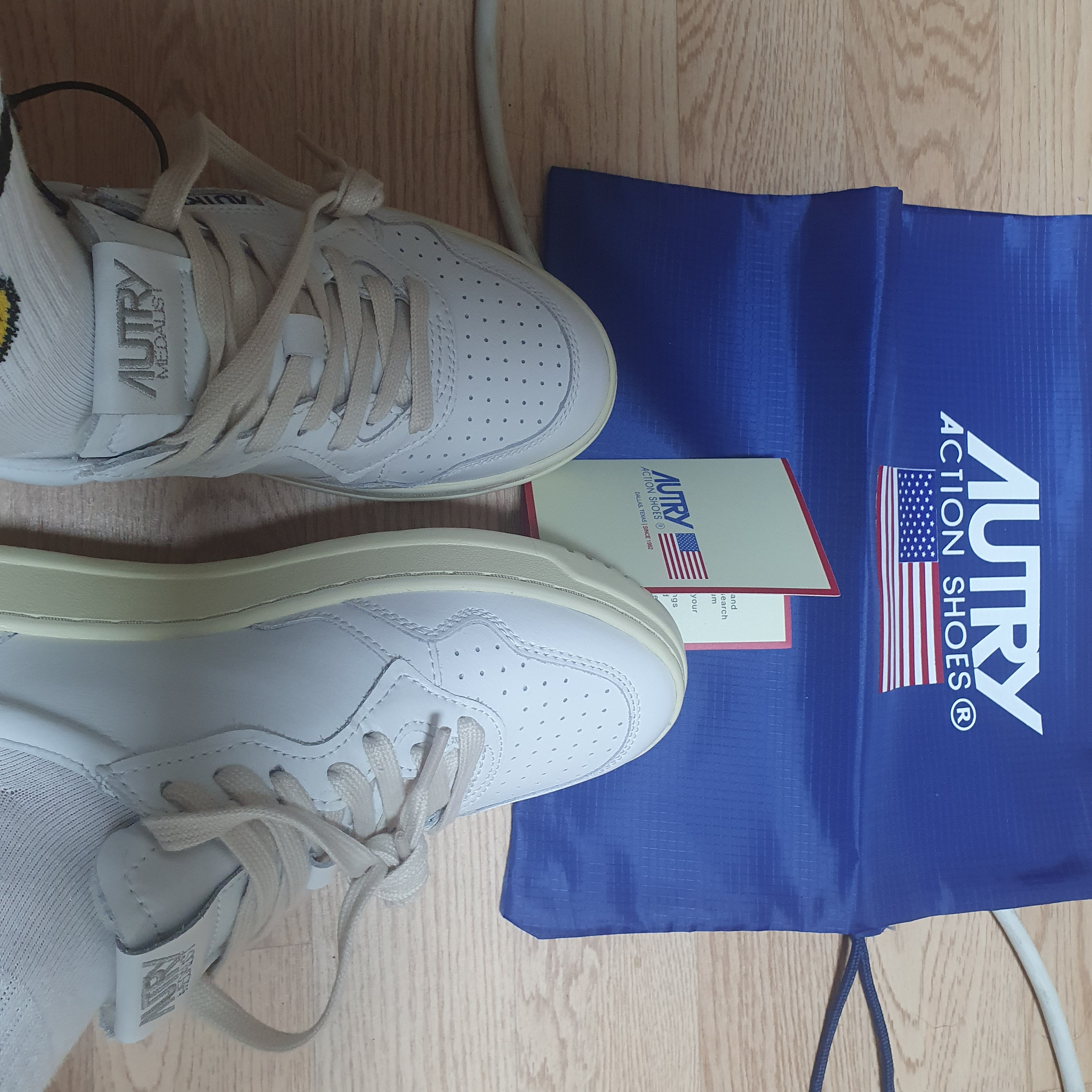 Autry Medalist Low Leather Sneakers White 착용 스타일