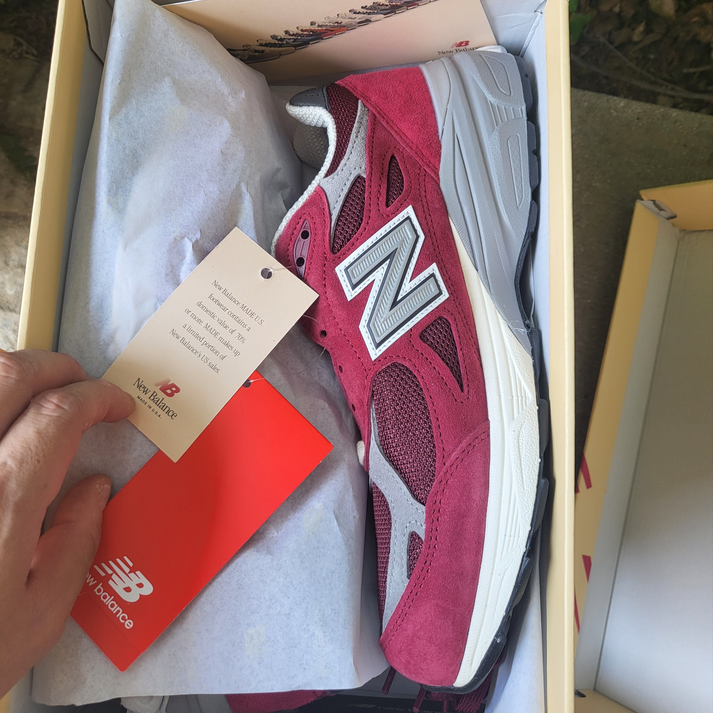 New Balance 990v3 Made in USA Scarlet Marblehead 착용 스타일